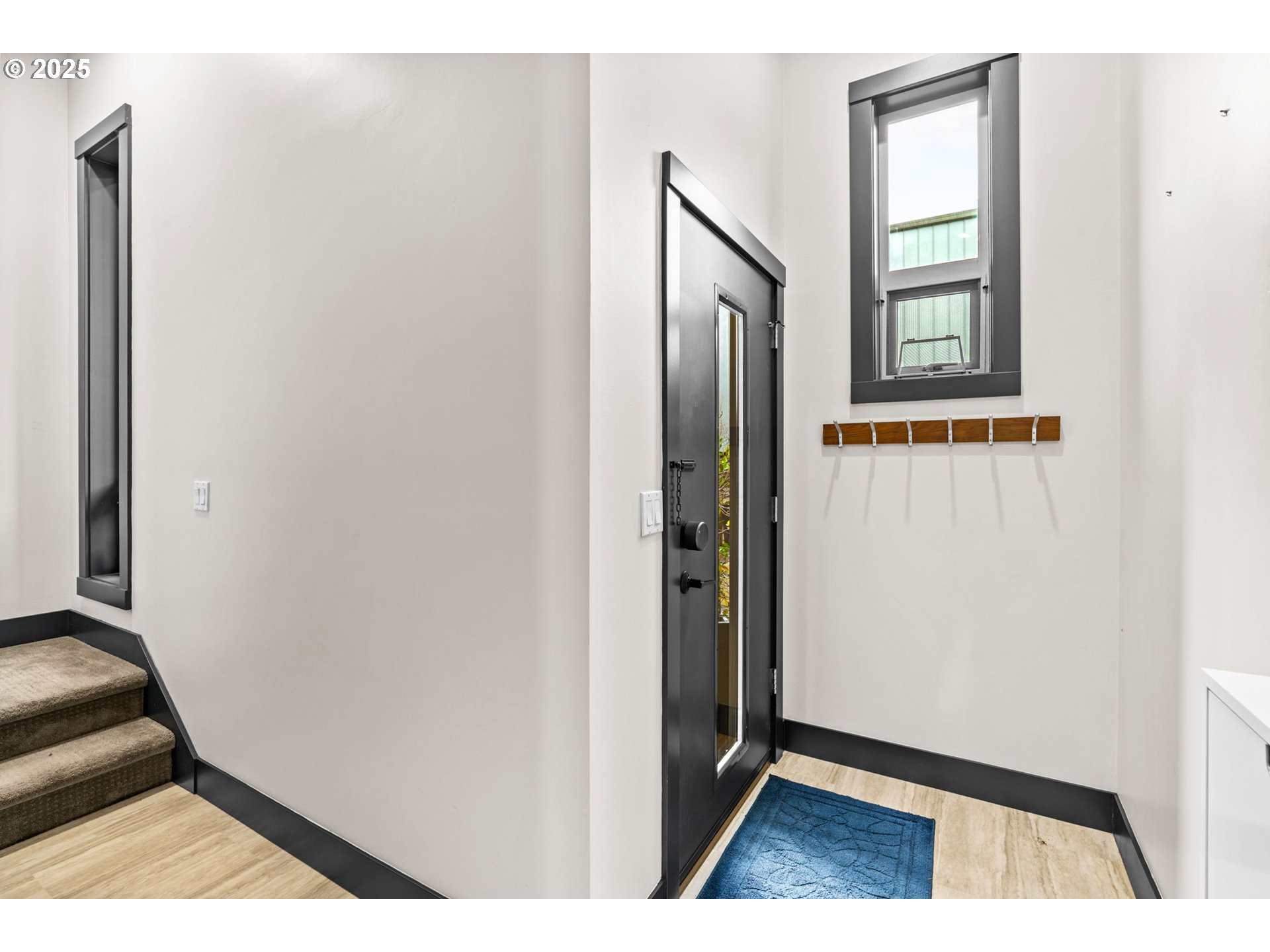 property viewer photo 7