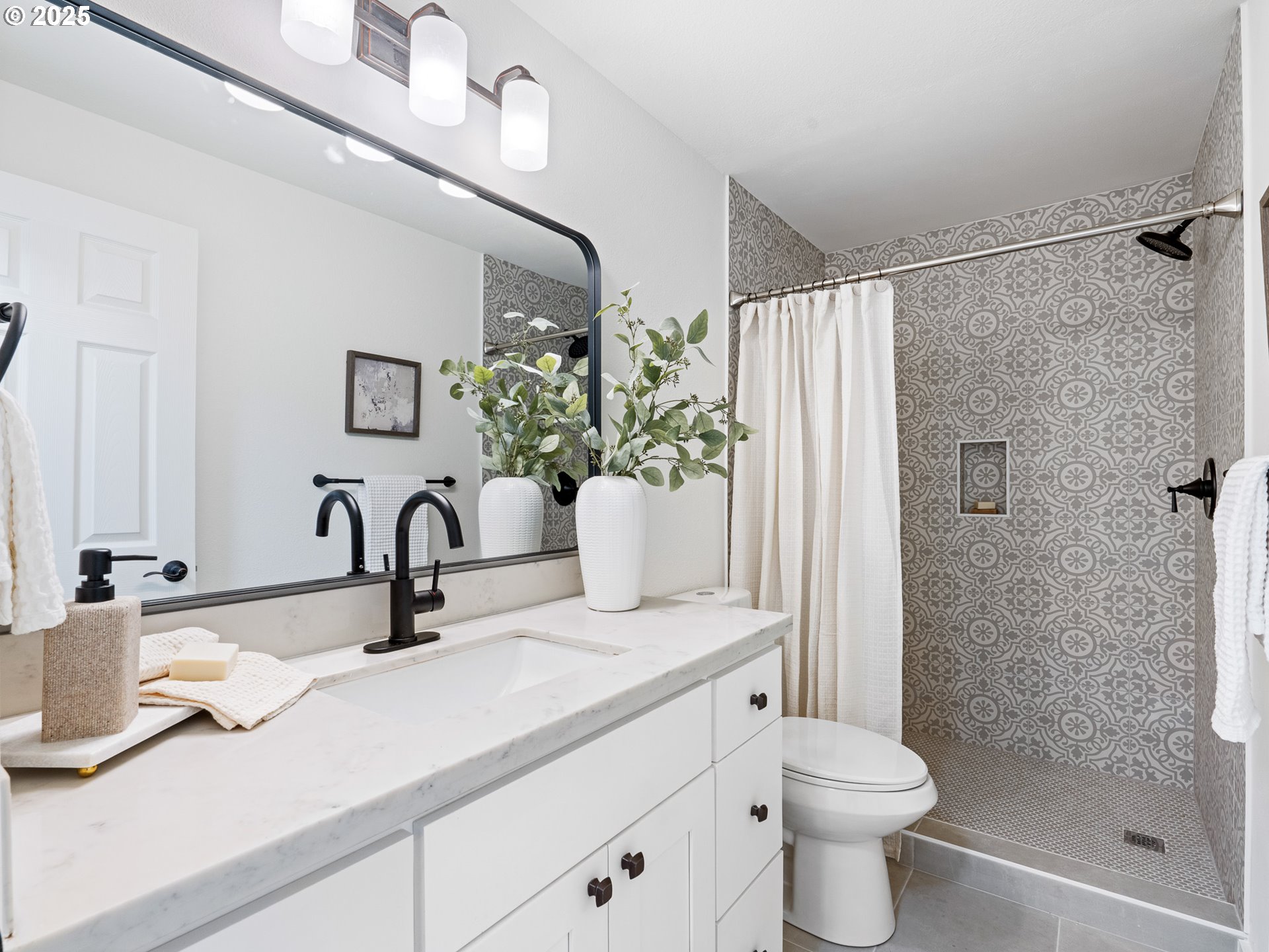 property viewer photo 16