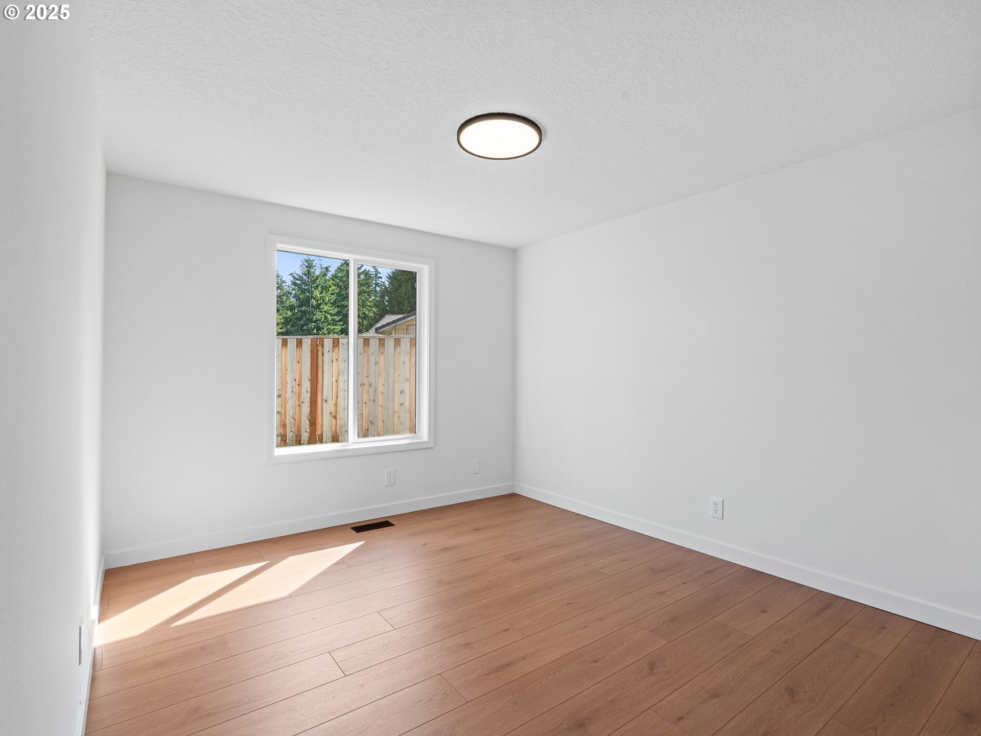 property viewer photo 17