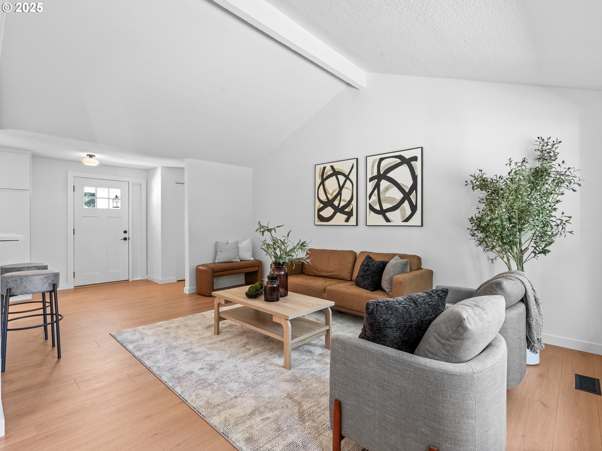 property viewer photo 3