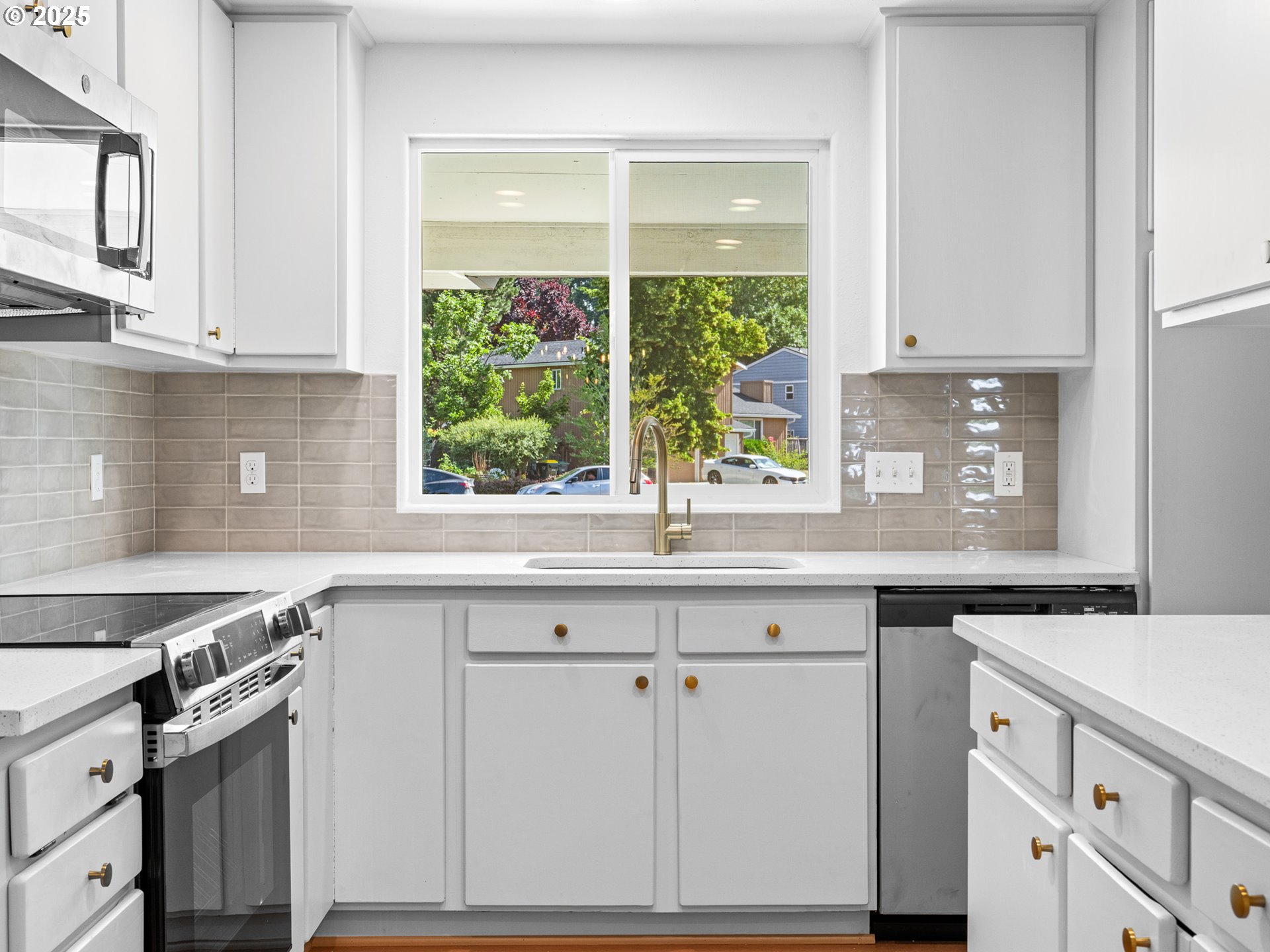 property viewer photo 5