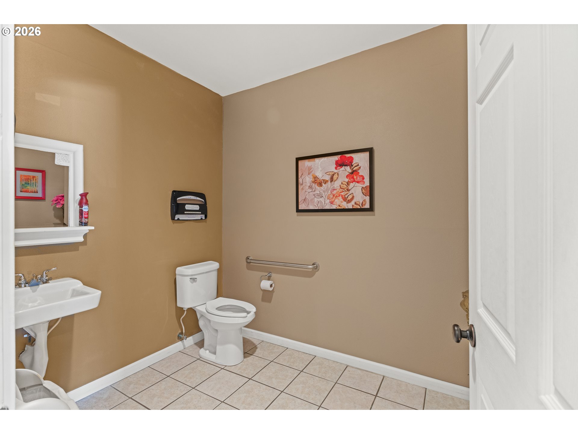 main property photo 16