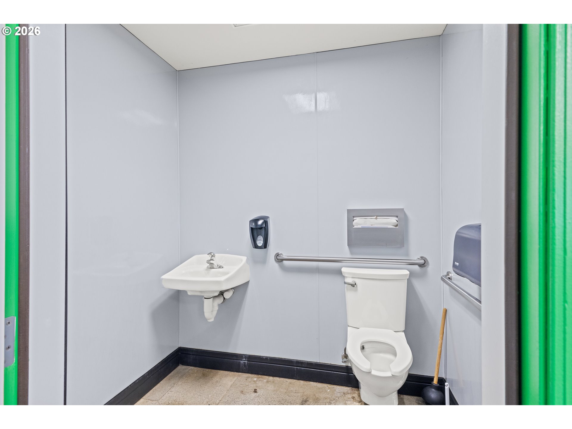 main property photo 33