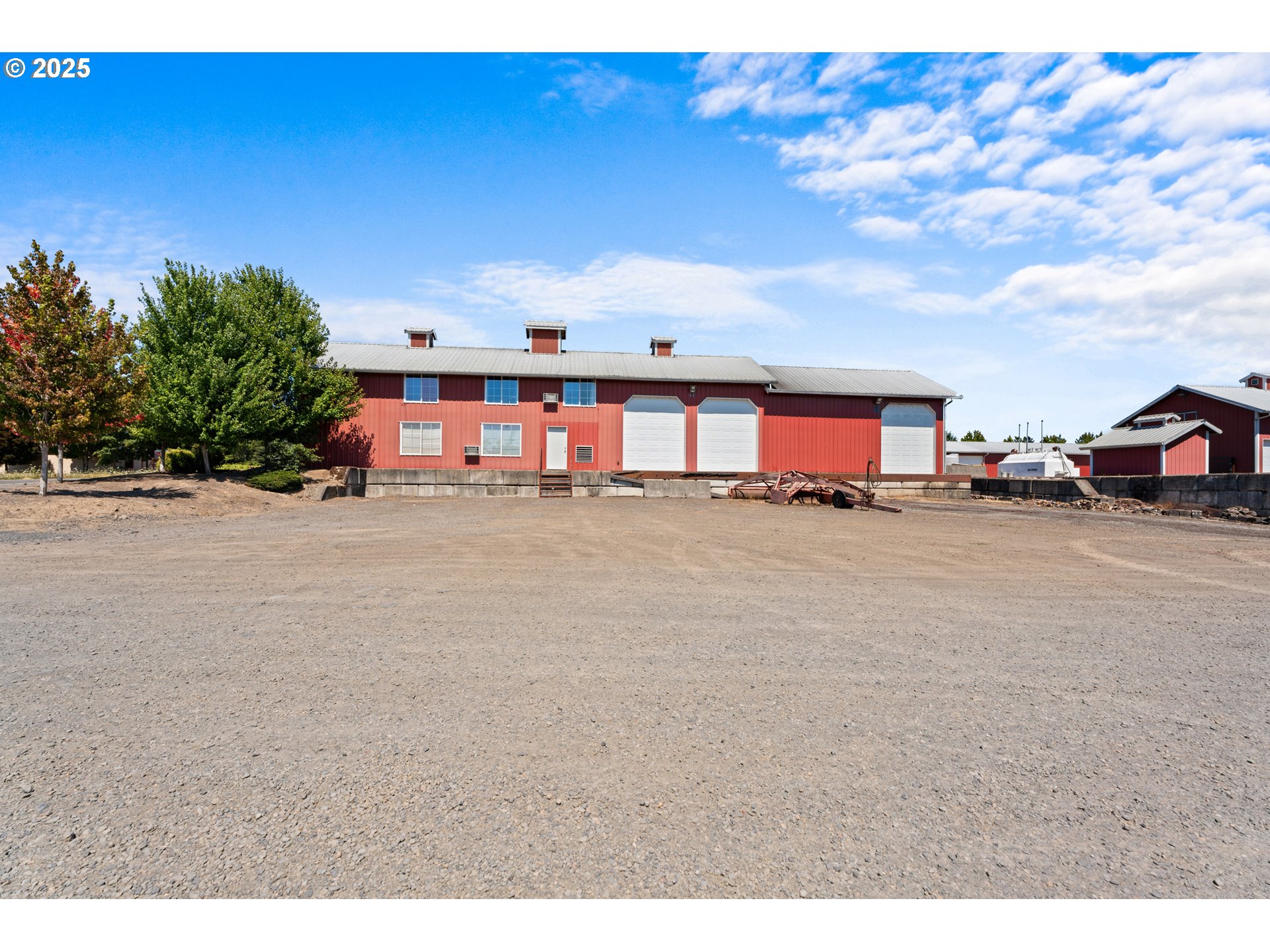 main property photo 41