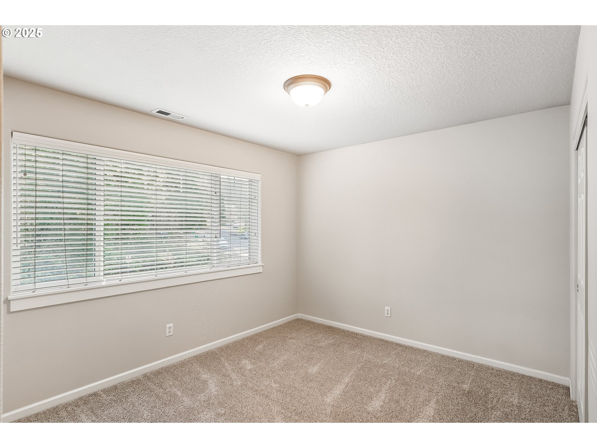 property viewer photo 12
