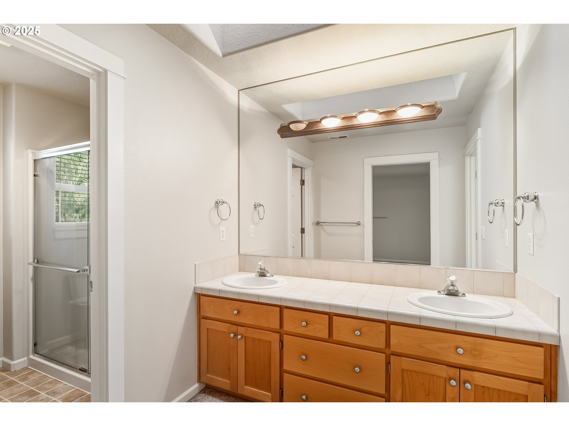 property viewer photo 16