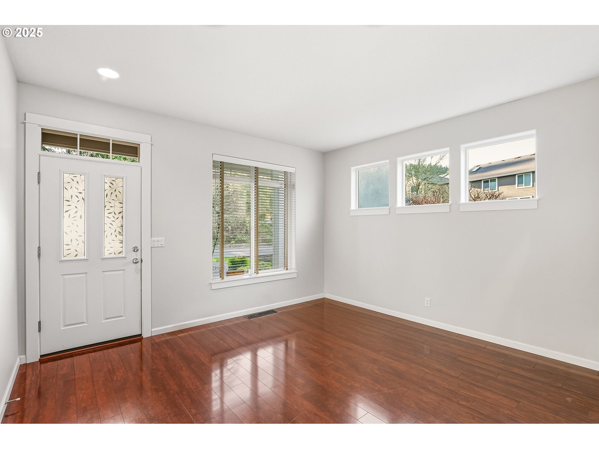 property viewer photo 2