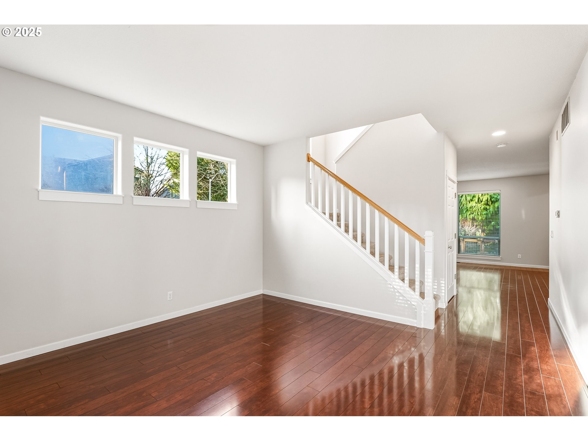 property viewer photo 3