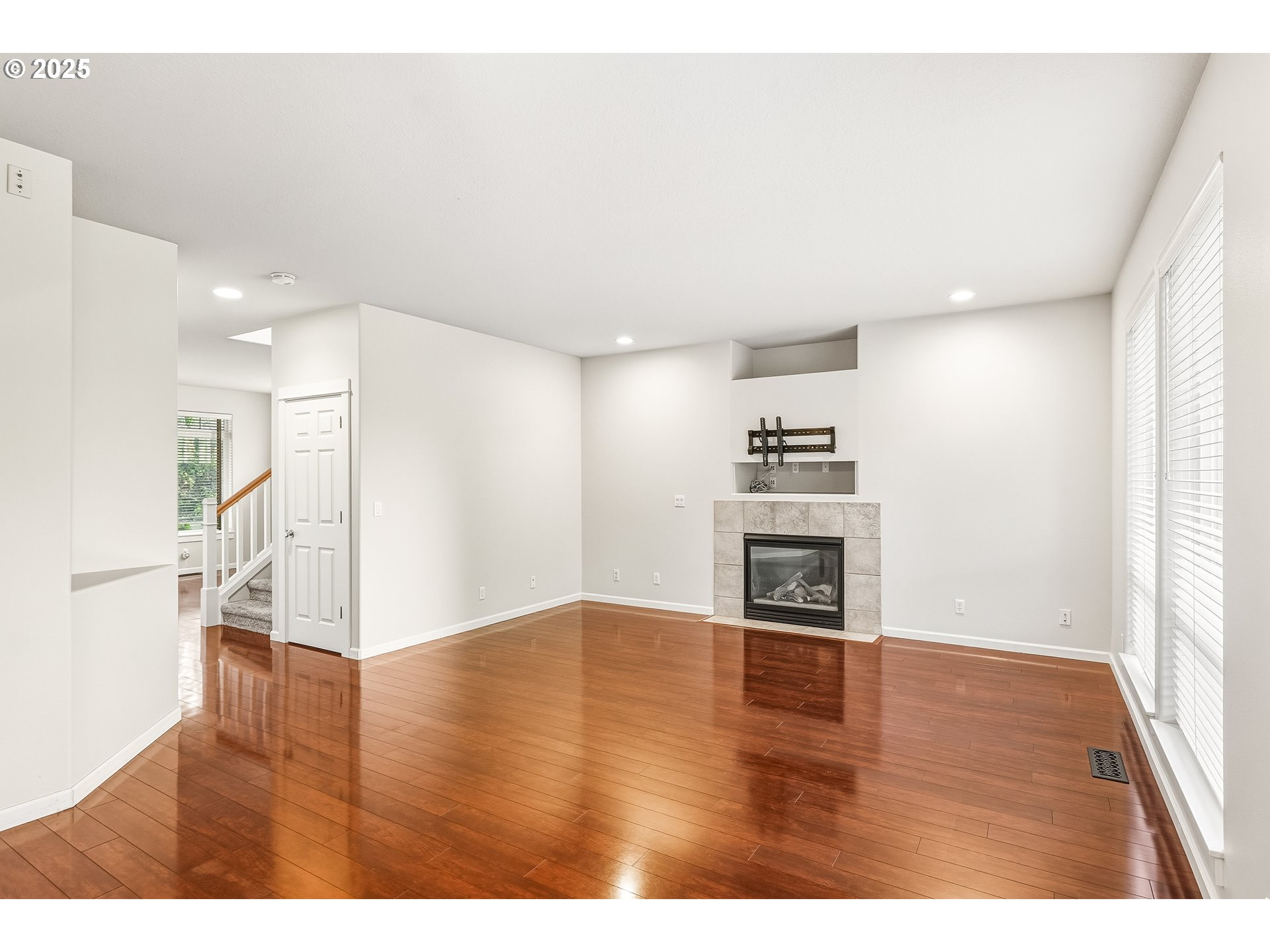 property viewer photo 4