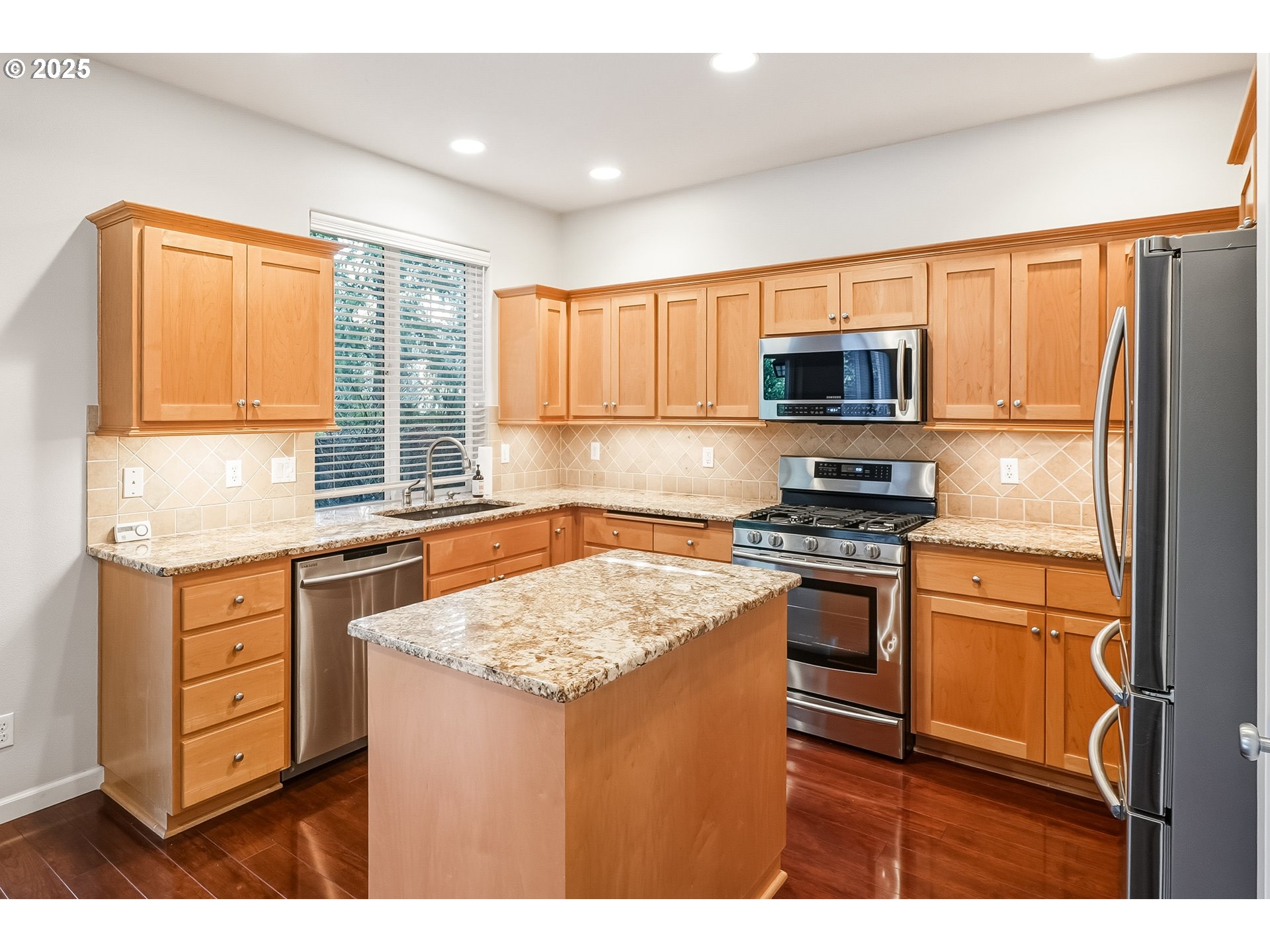 property viewer photo 7