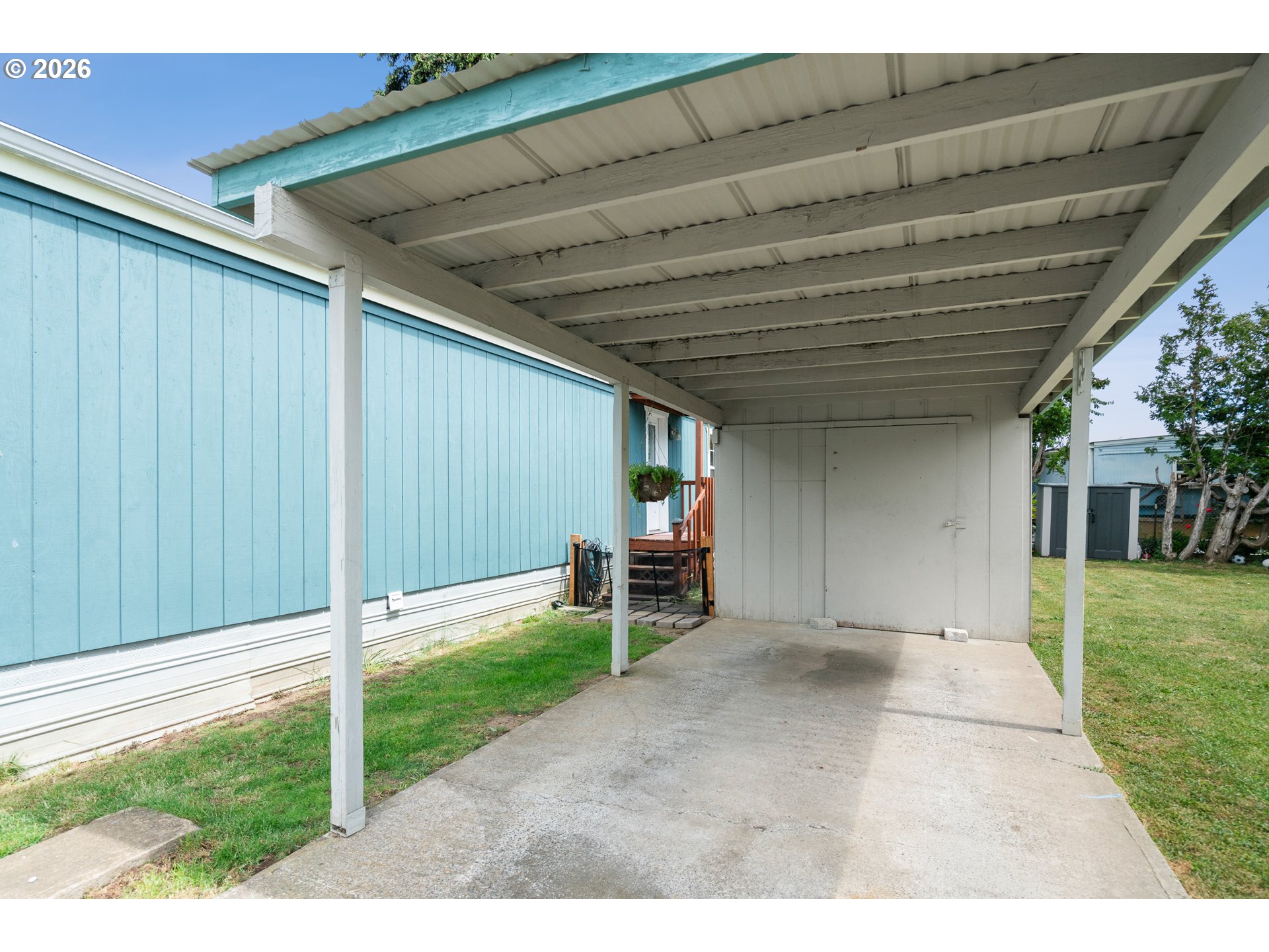 main property photo 28