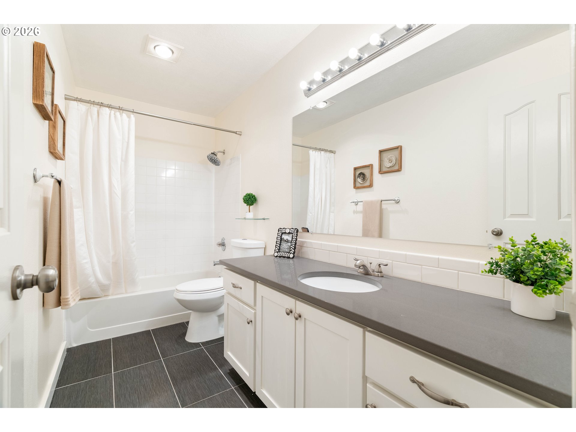 property viewer photo 20