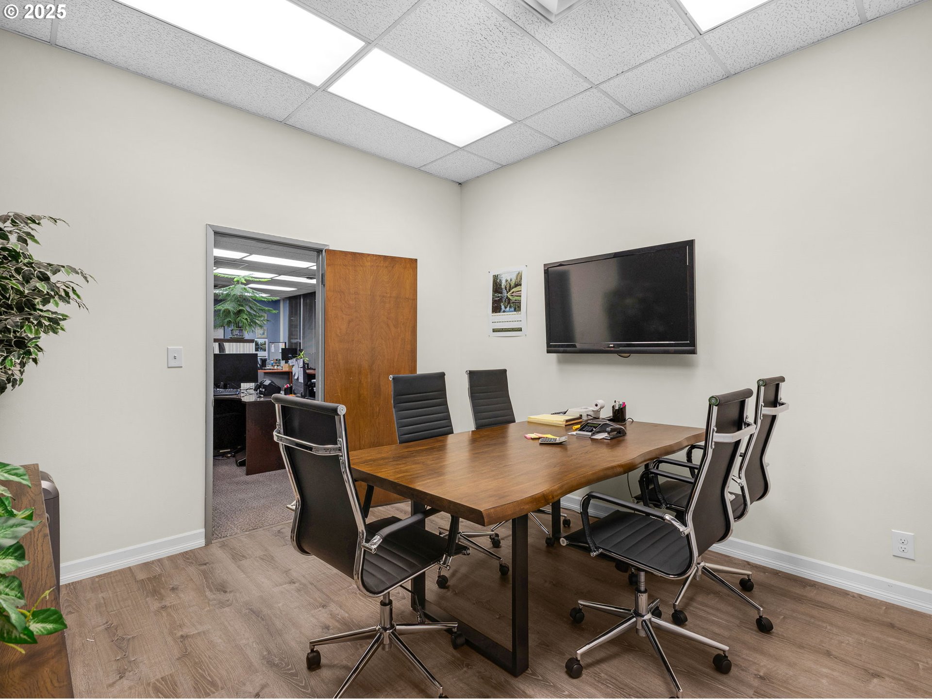 main property photo 11