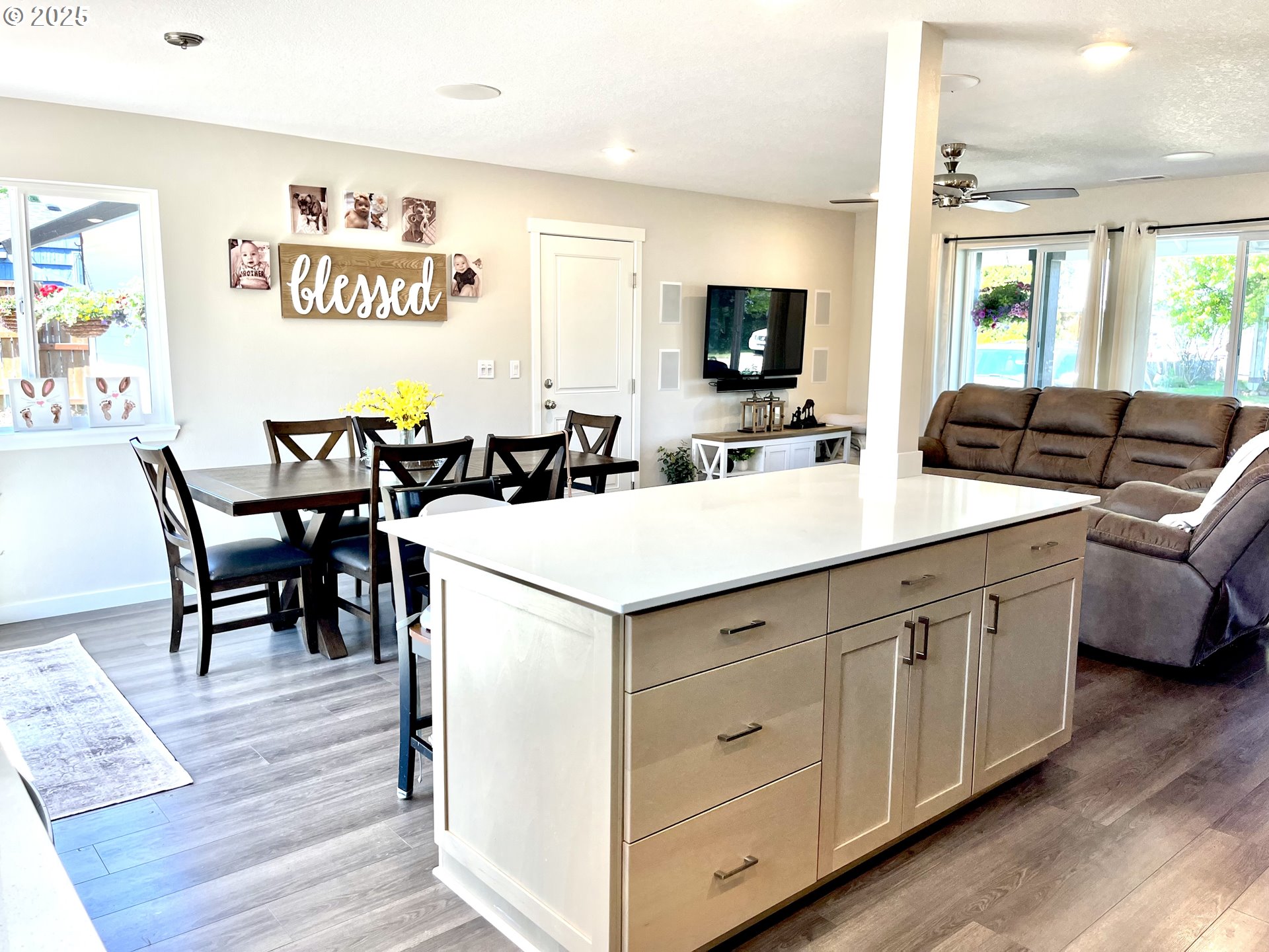 property viewer photo 1