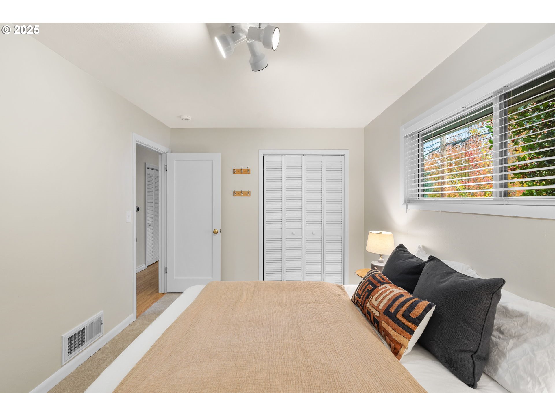 property viewer photo 10