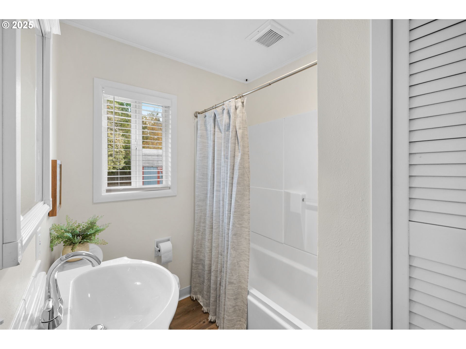 property viewer photo 13
