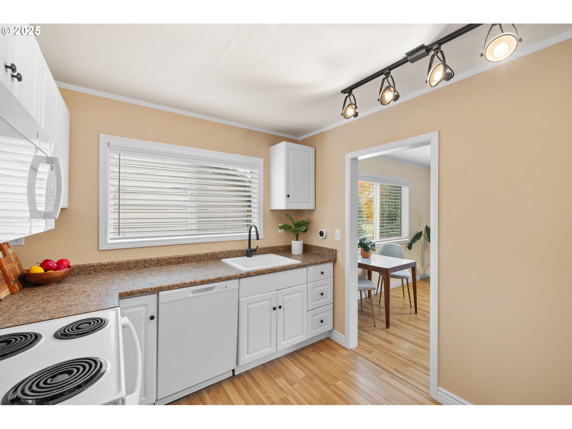 property viewer photo 5