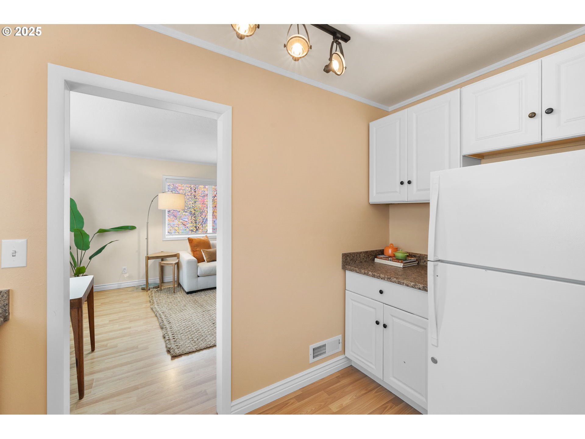 property viewer photo 6