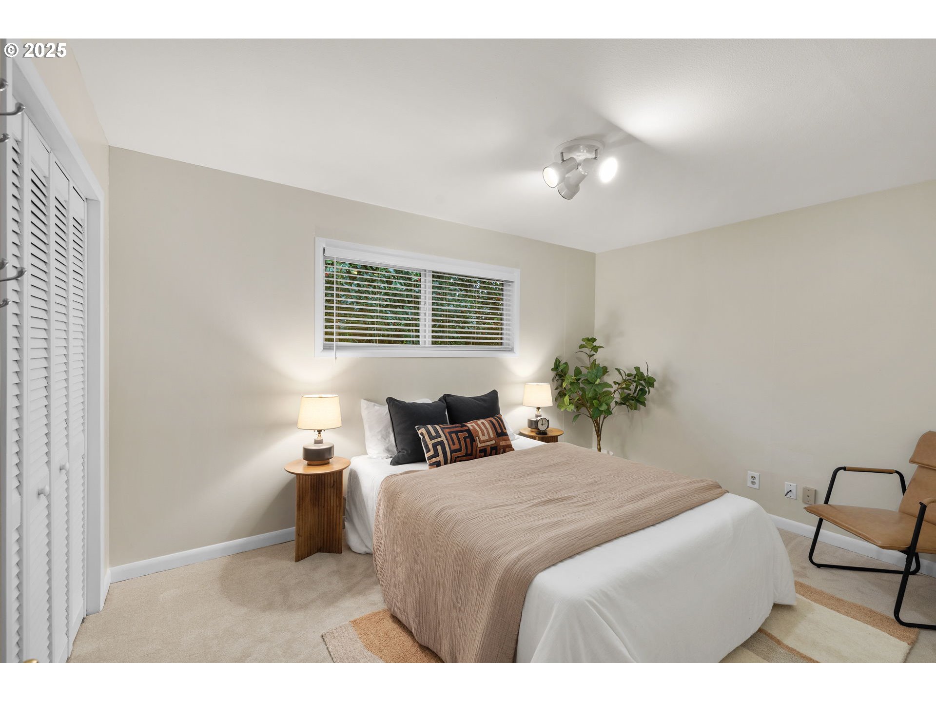 property viewer photo 9