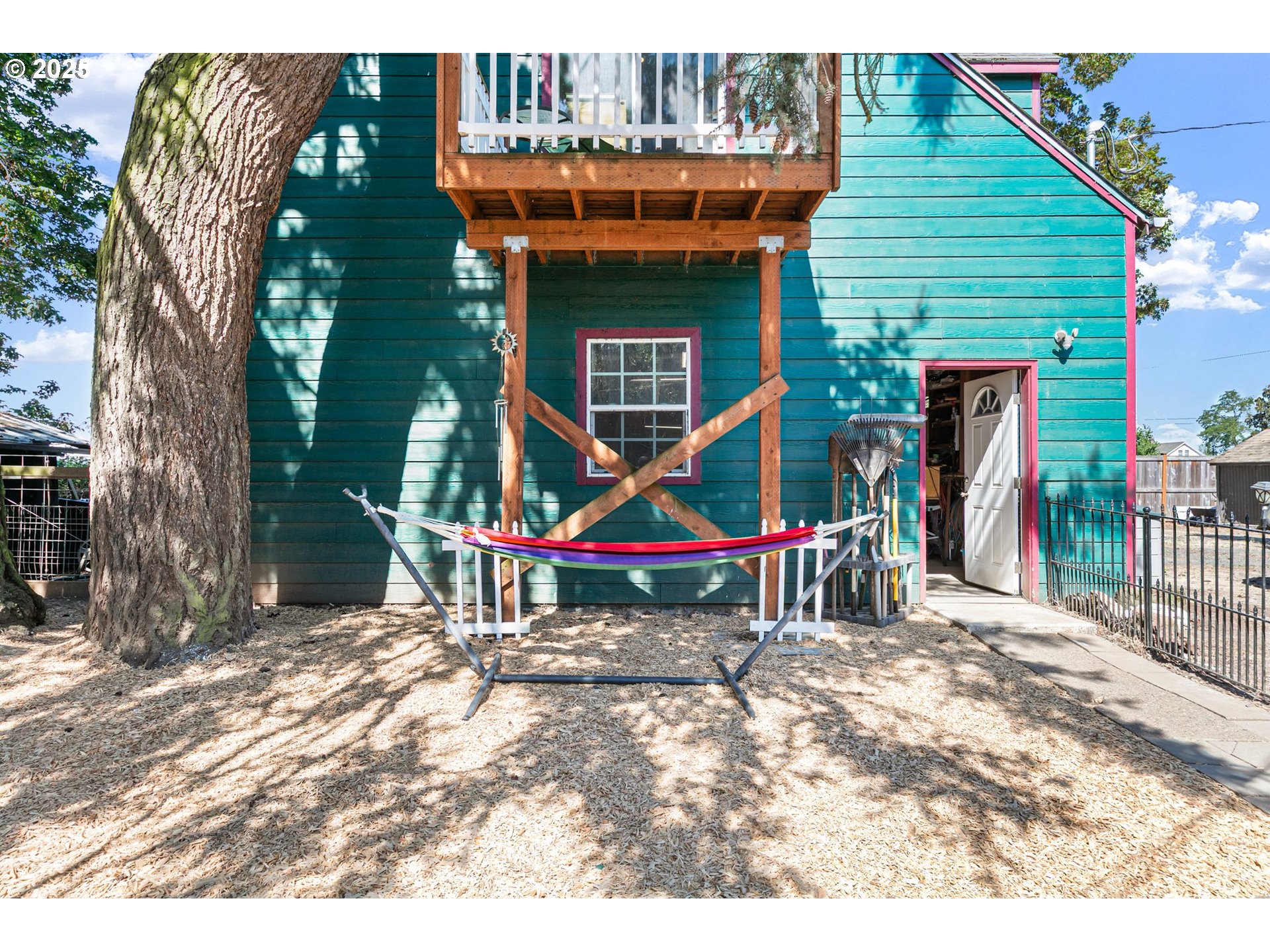 main property photo 28