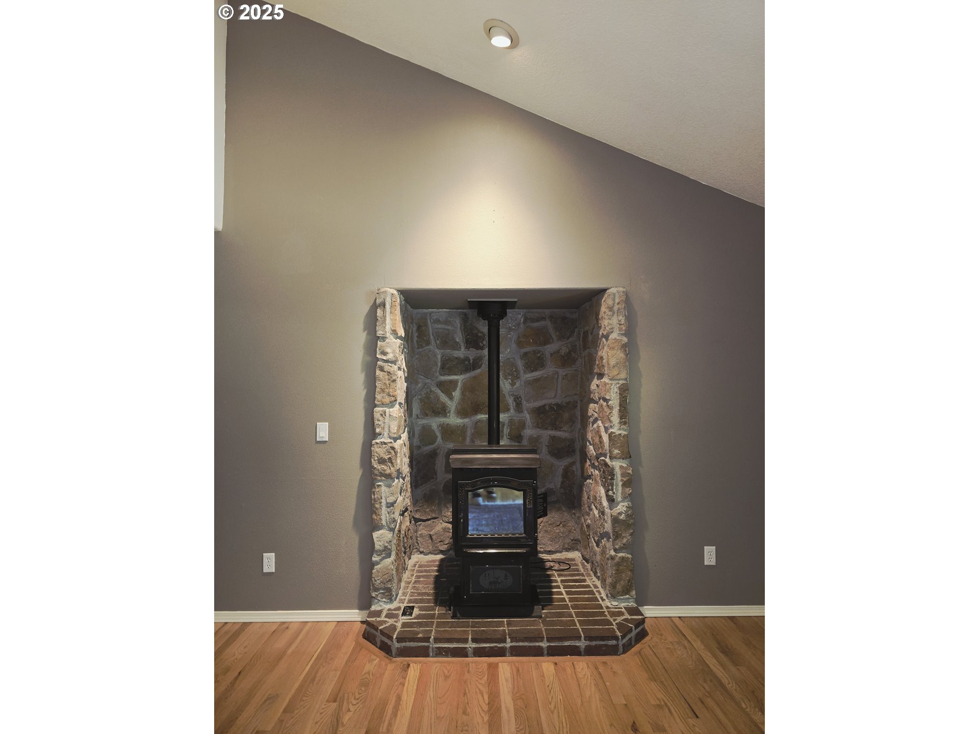 property viewer photo 13