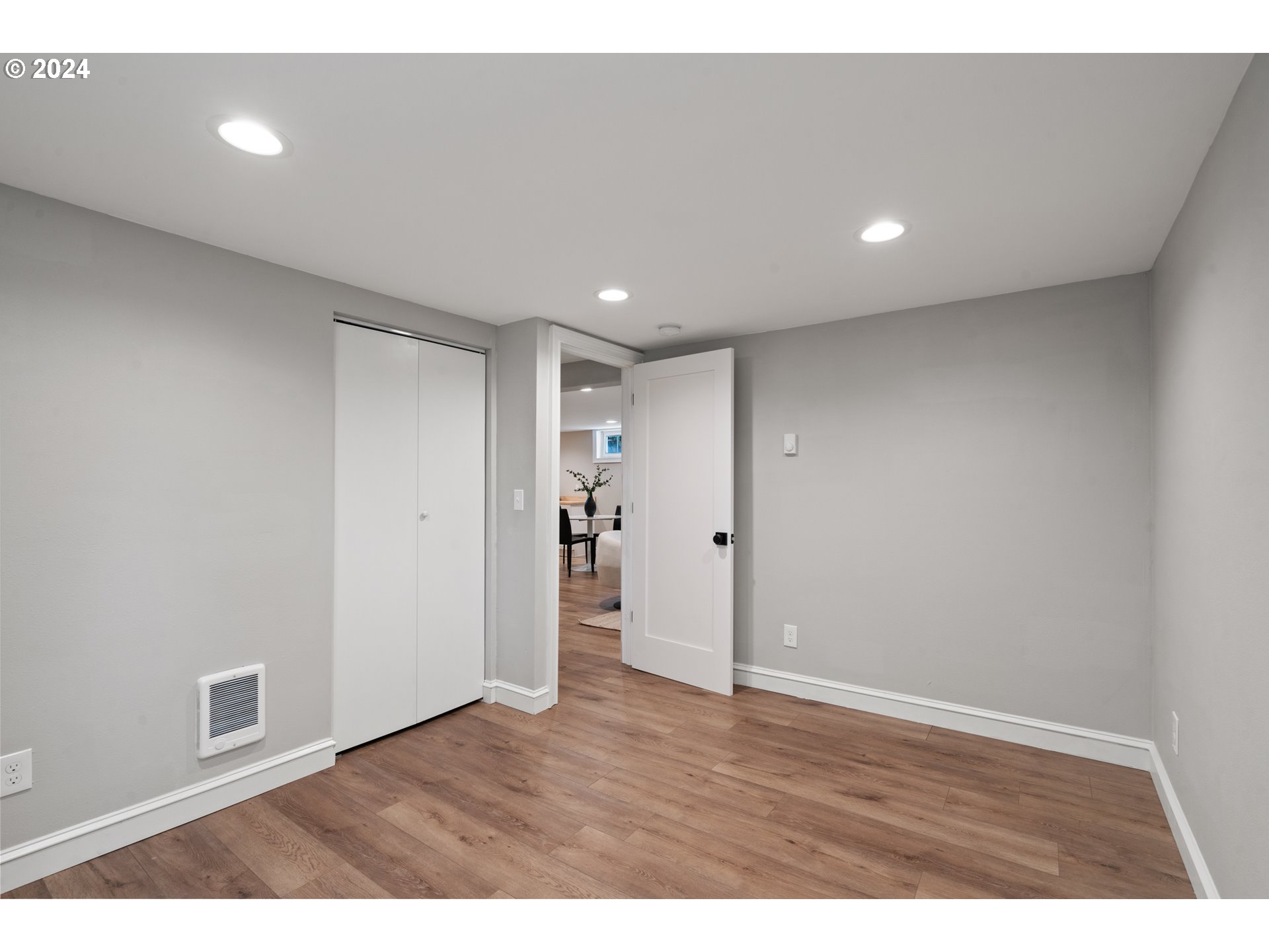 property viewer photo 10