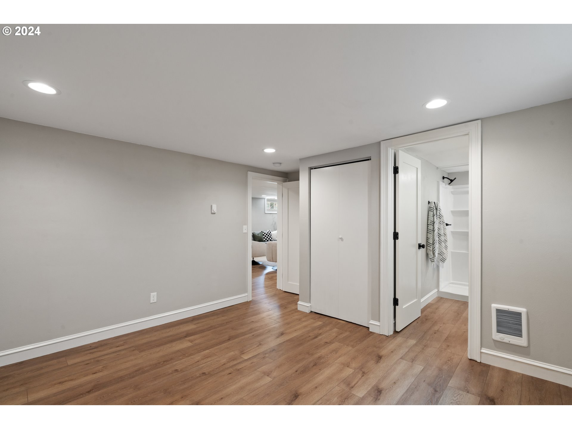 property viewer photo 12