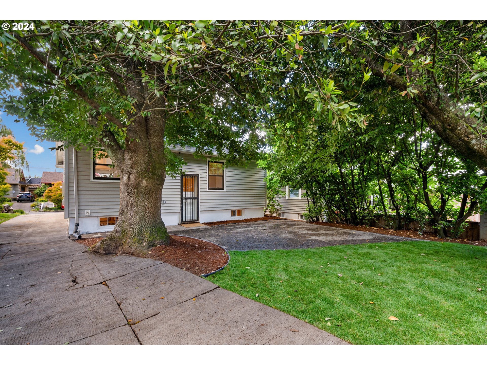 property viewer photo 14
