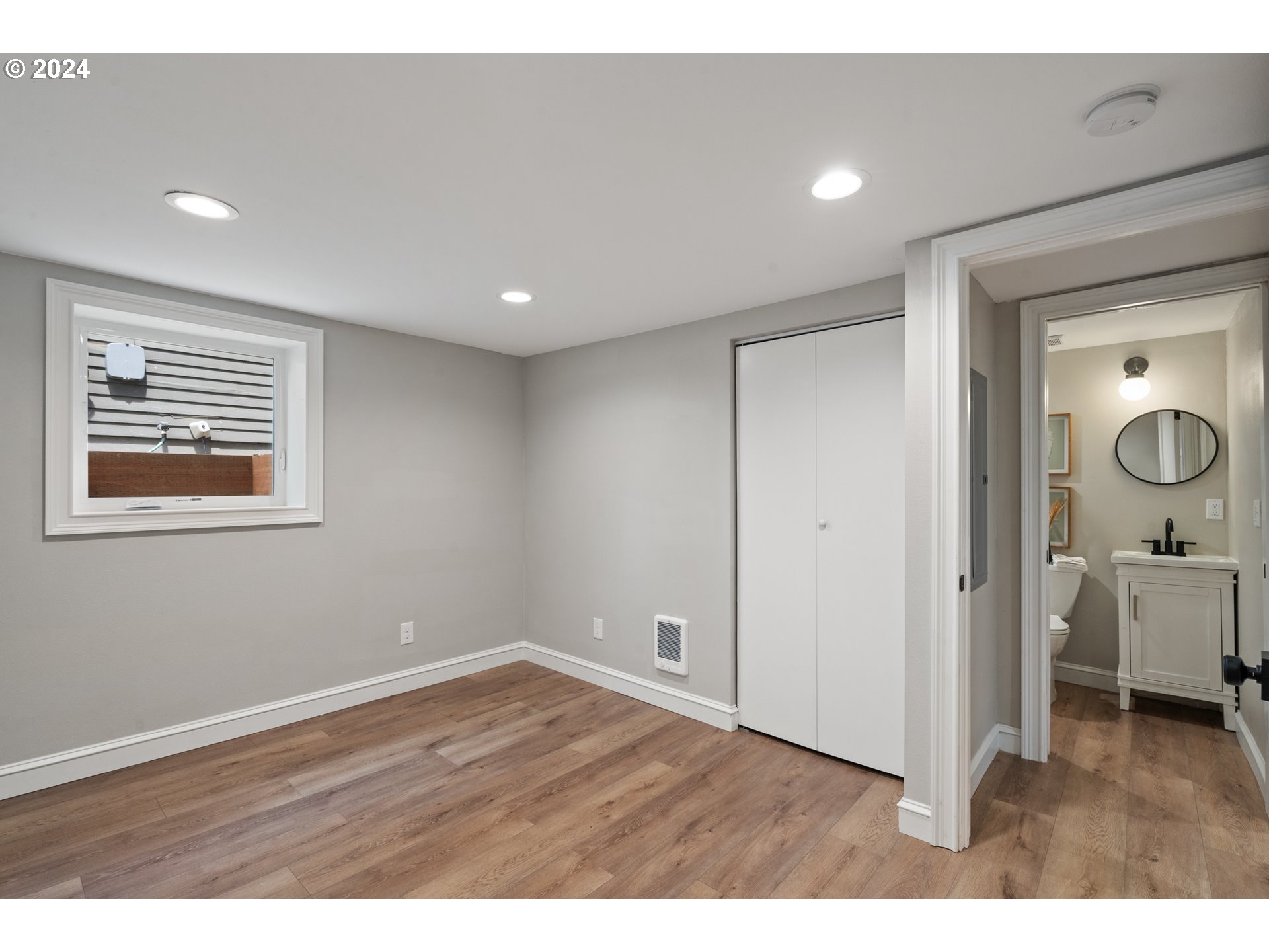 property viewer photo 16