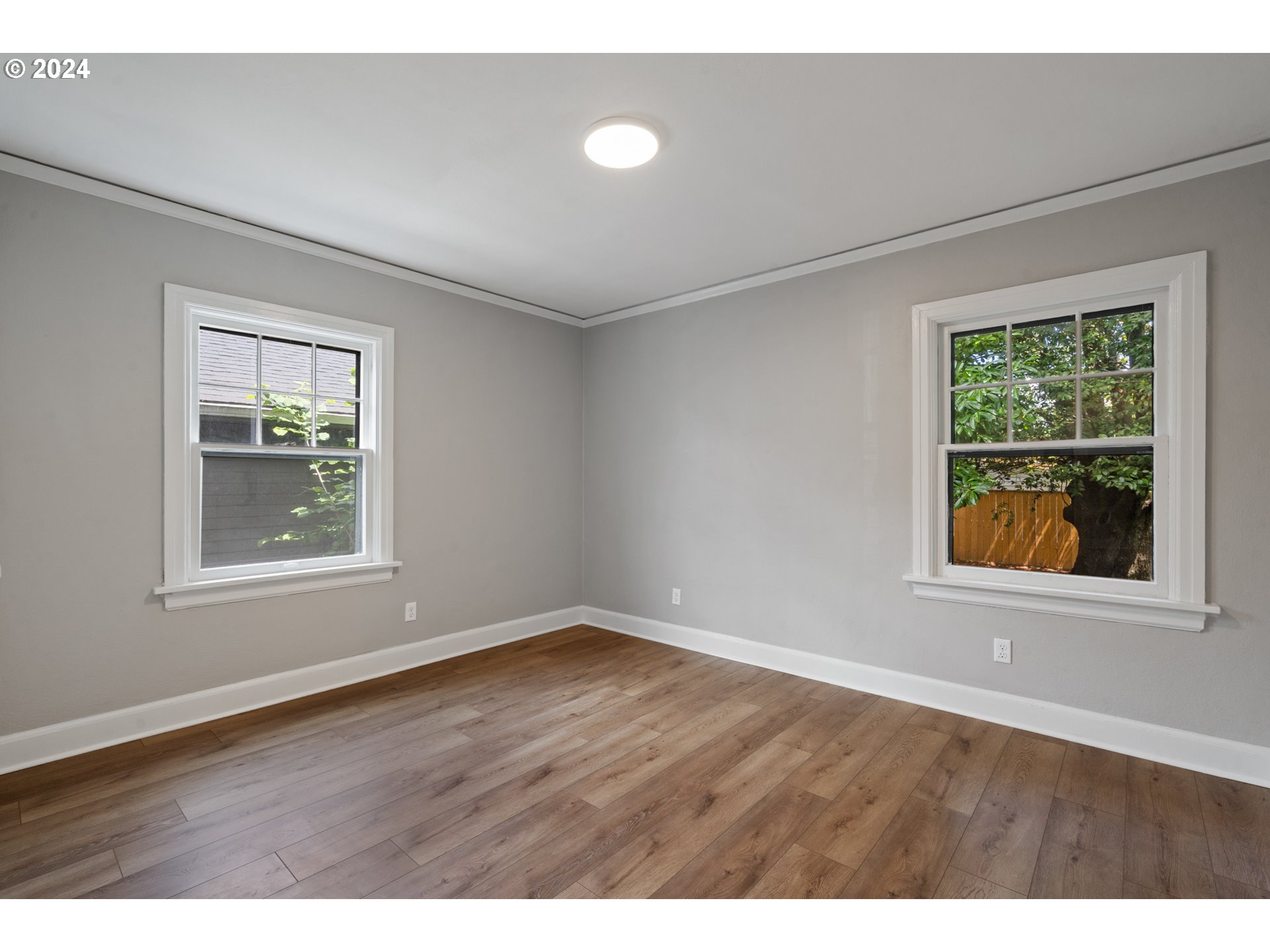 property viewer photo 6