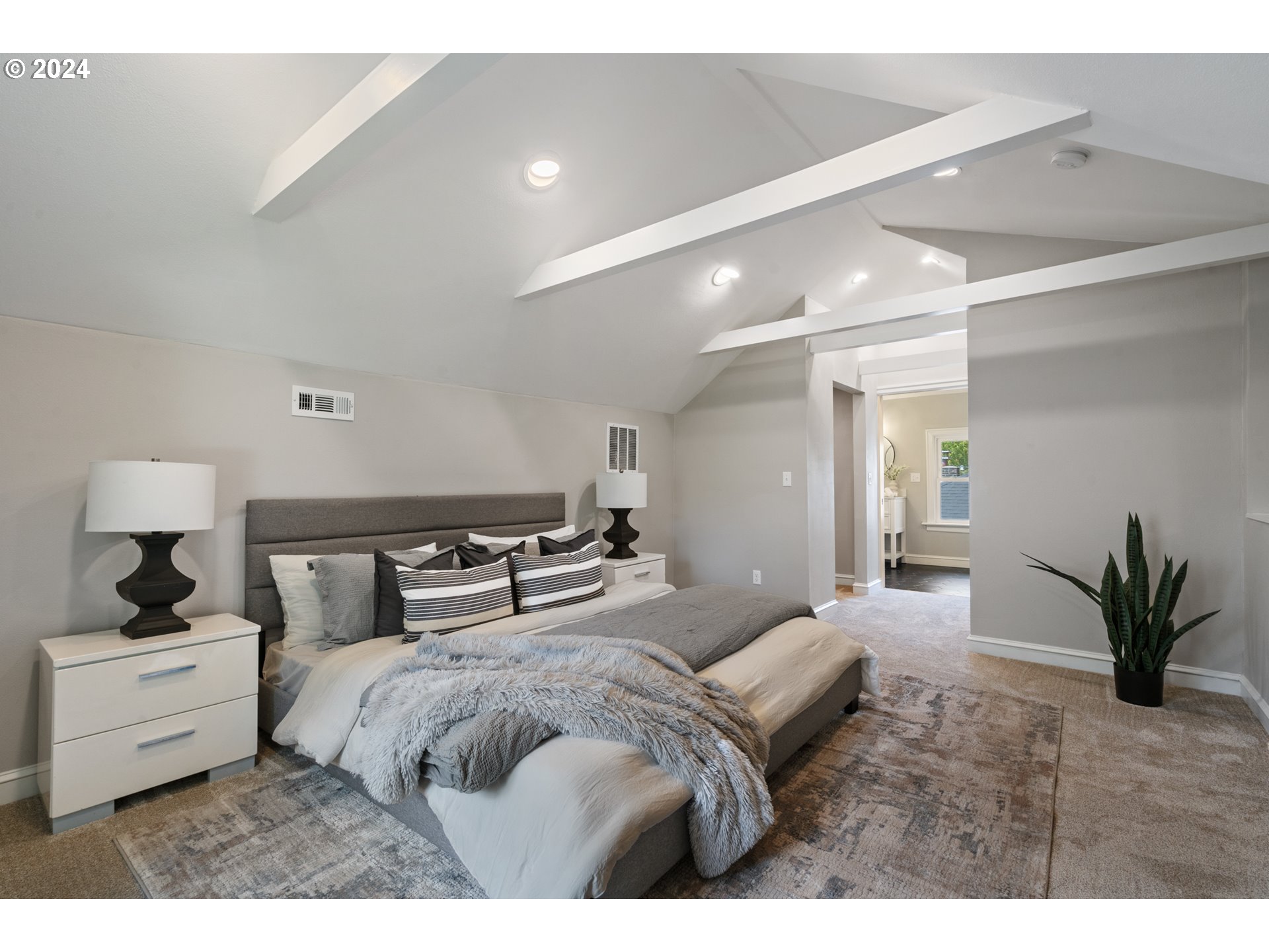 property viewer photo 7
