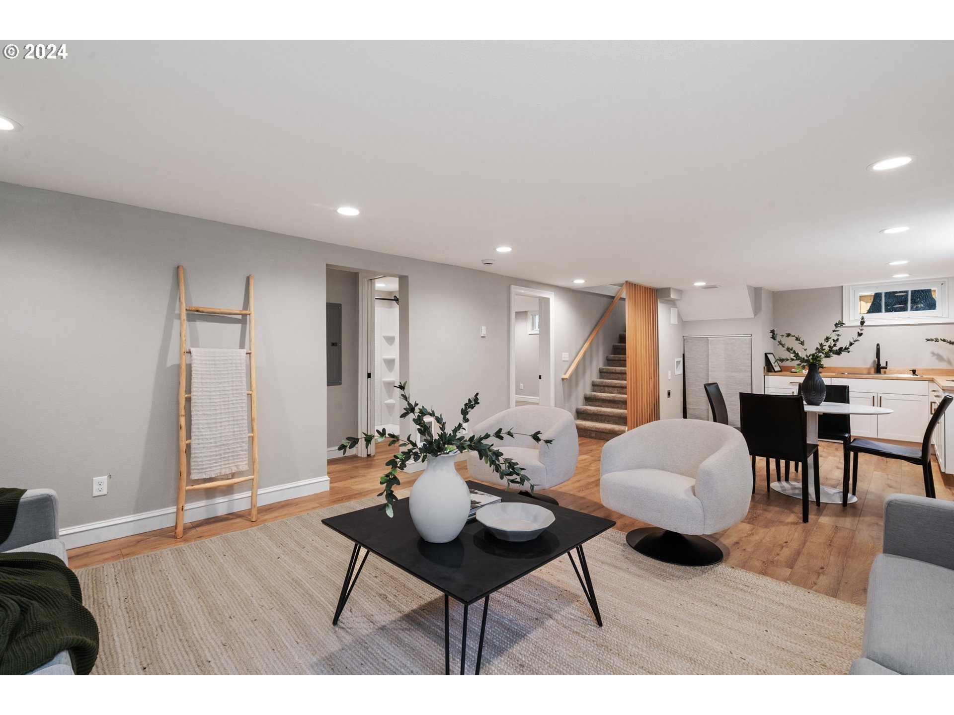property viewer photo 9