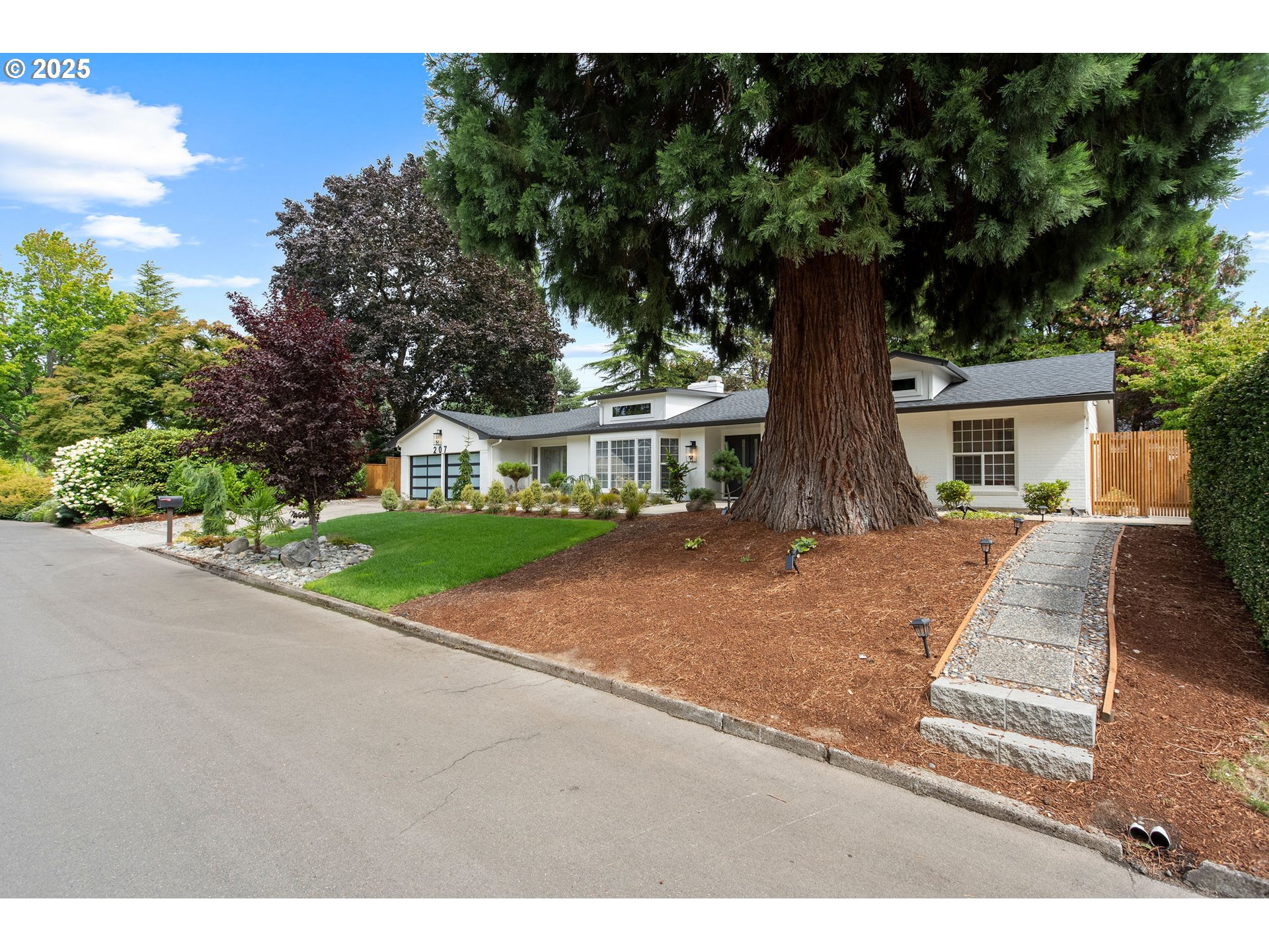 property viewer photo 2