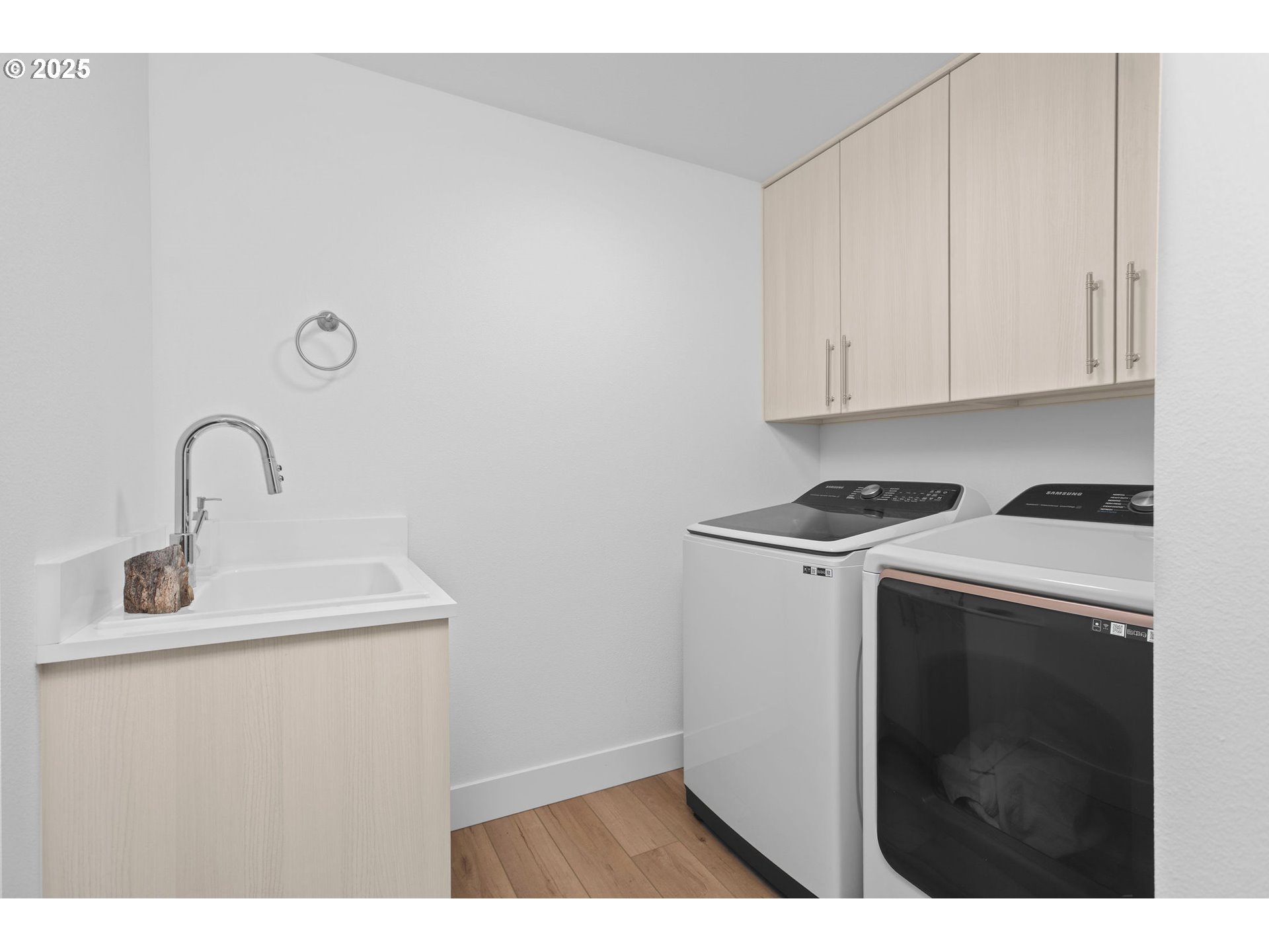 property viewer photo 20