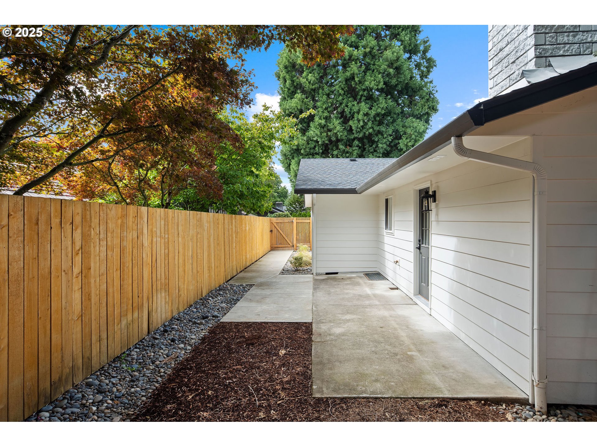 property viewer photo 30