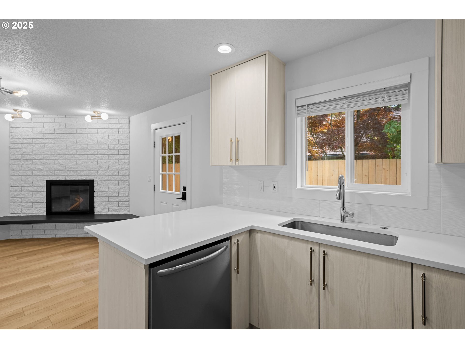 property viewer photo 33