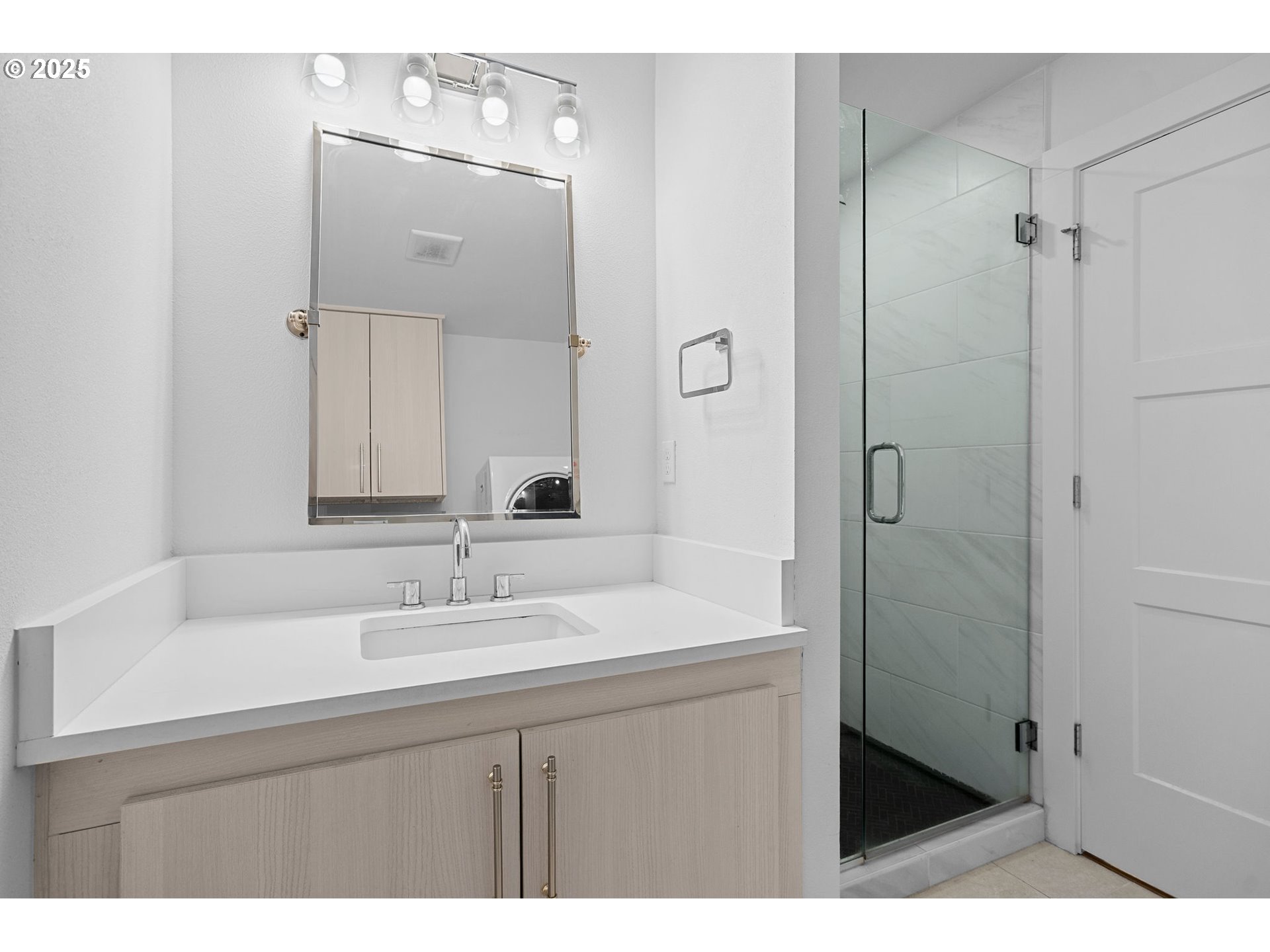 property viewer photo 37