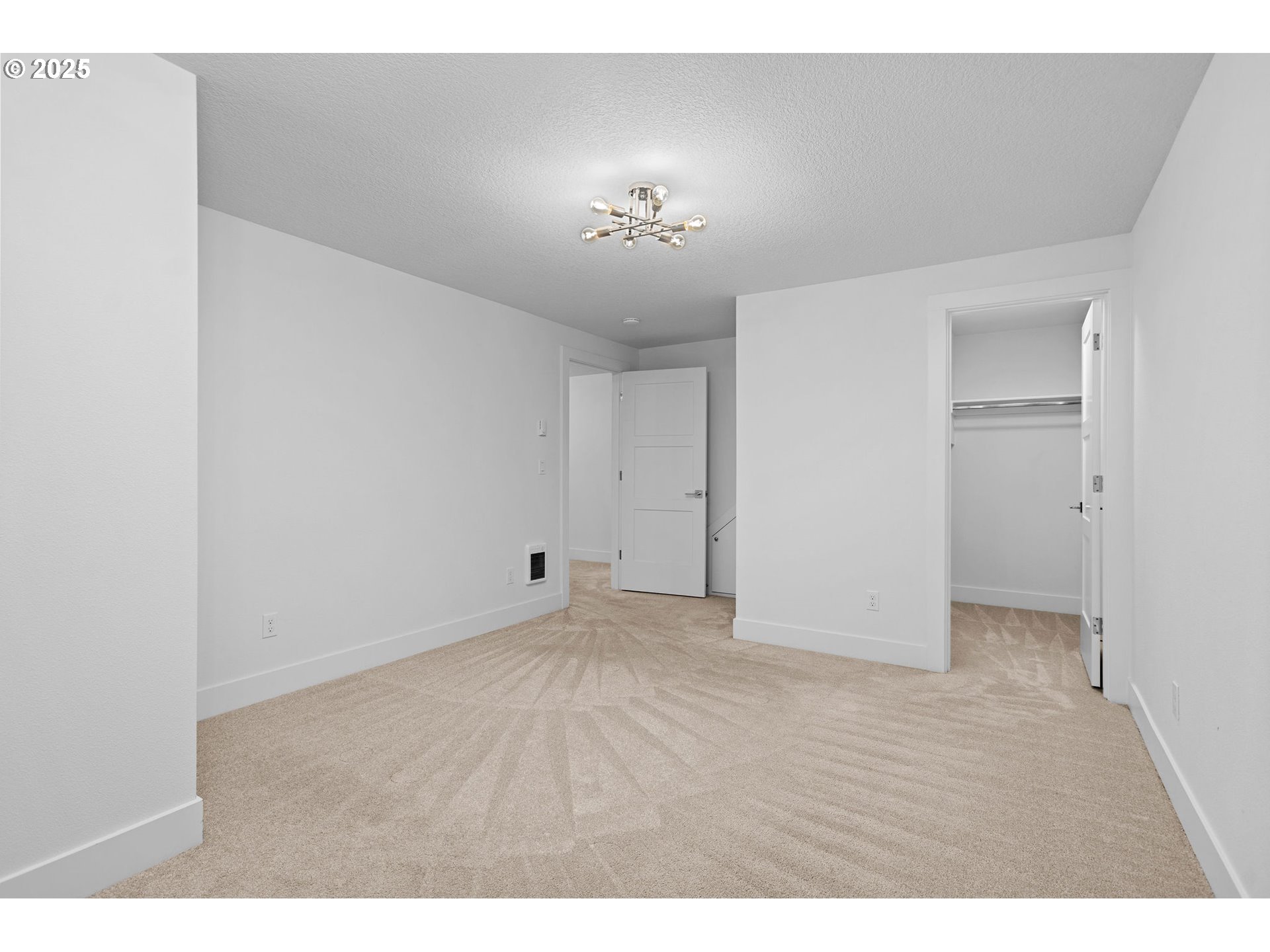 property viewer photo 42