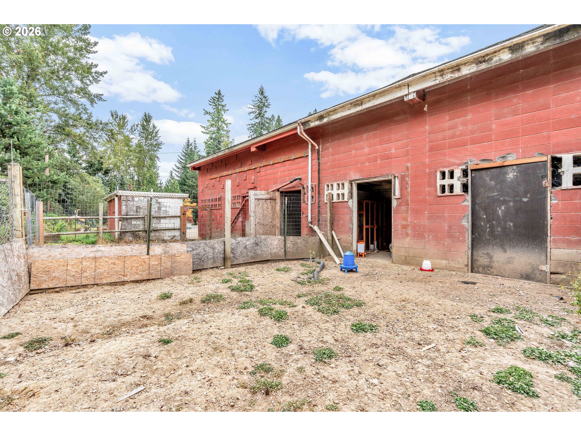 main property photo 40