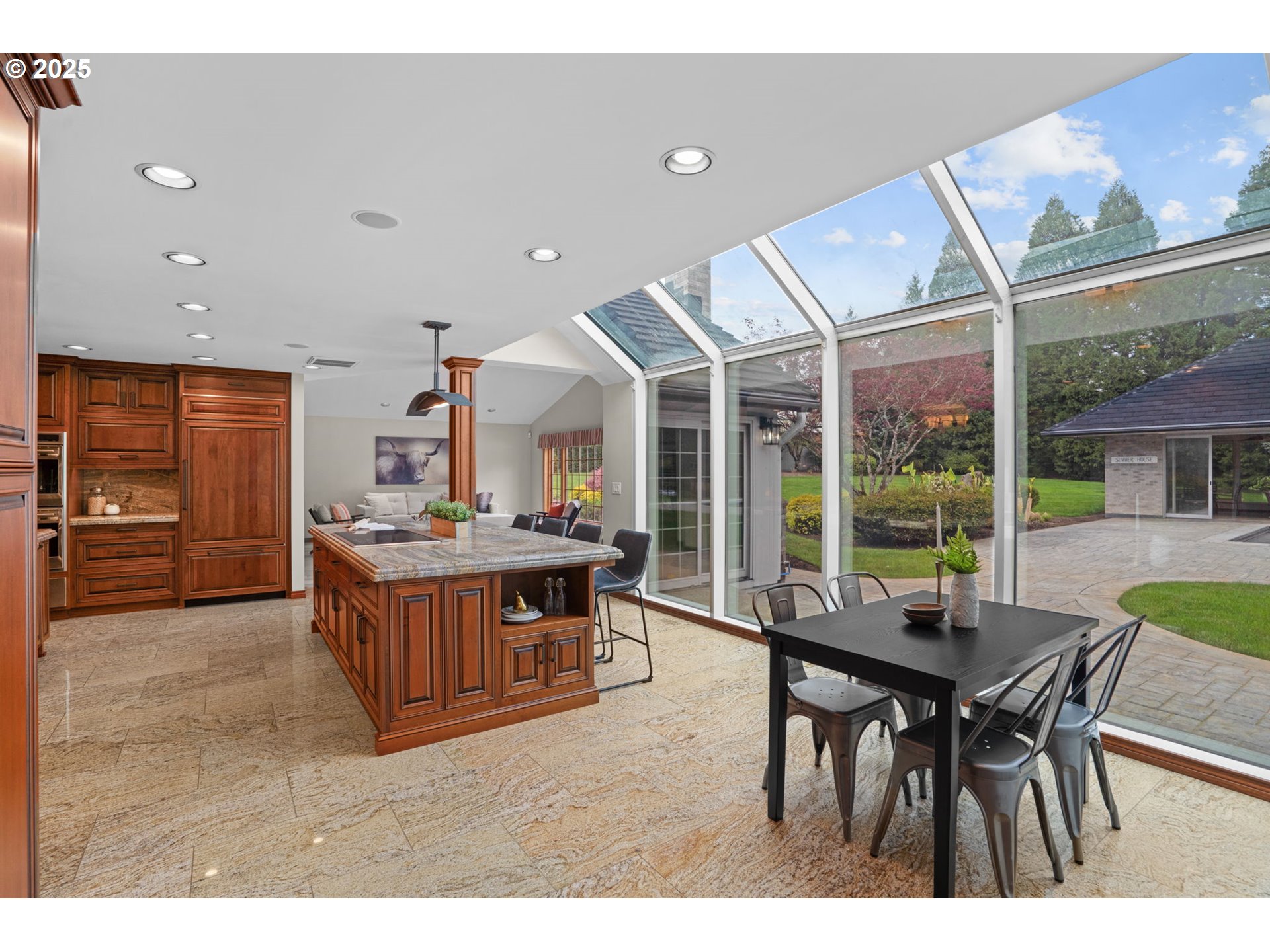 property viewer photo 16