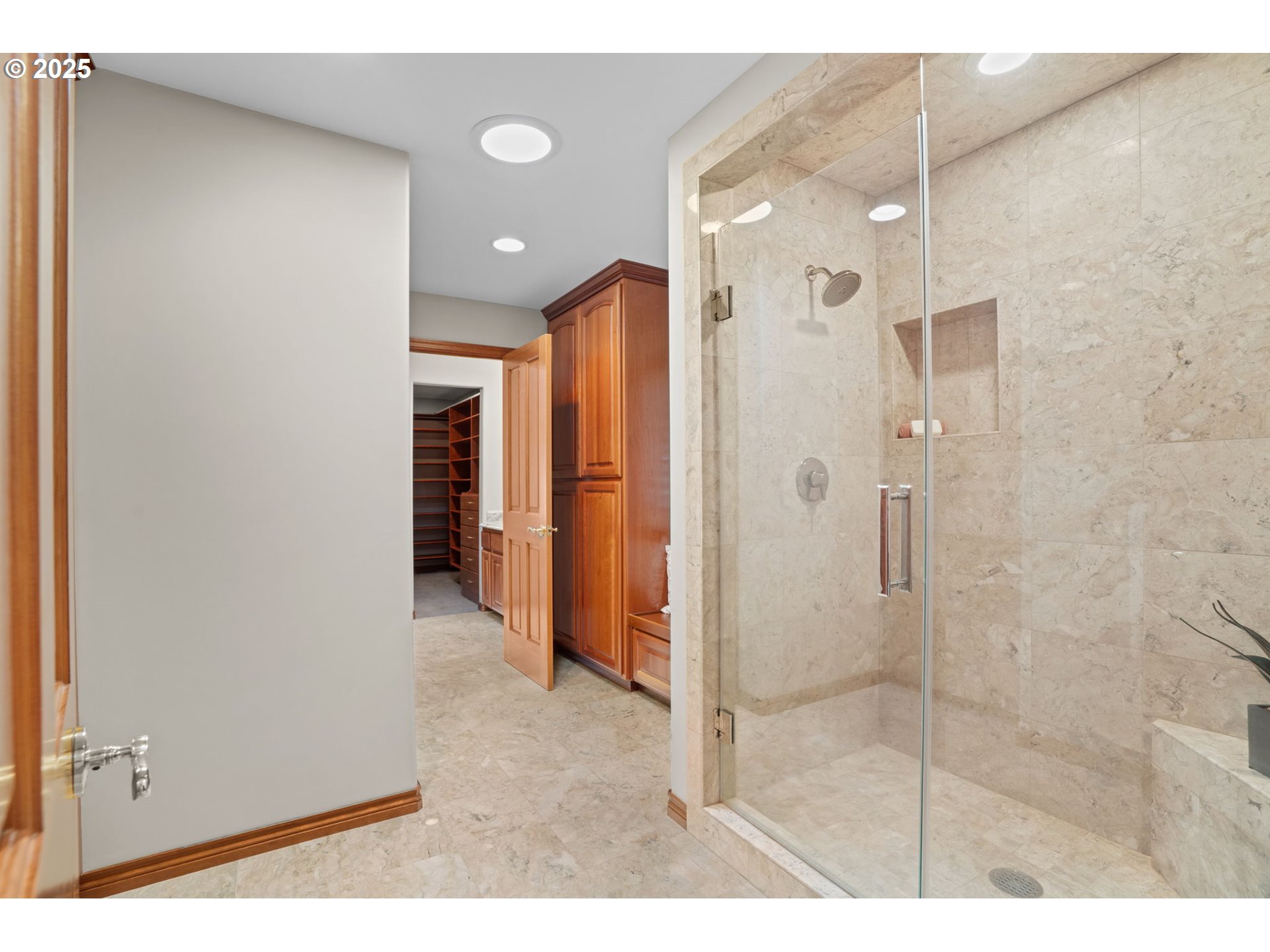 property viewer photo 24