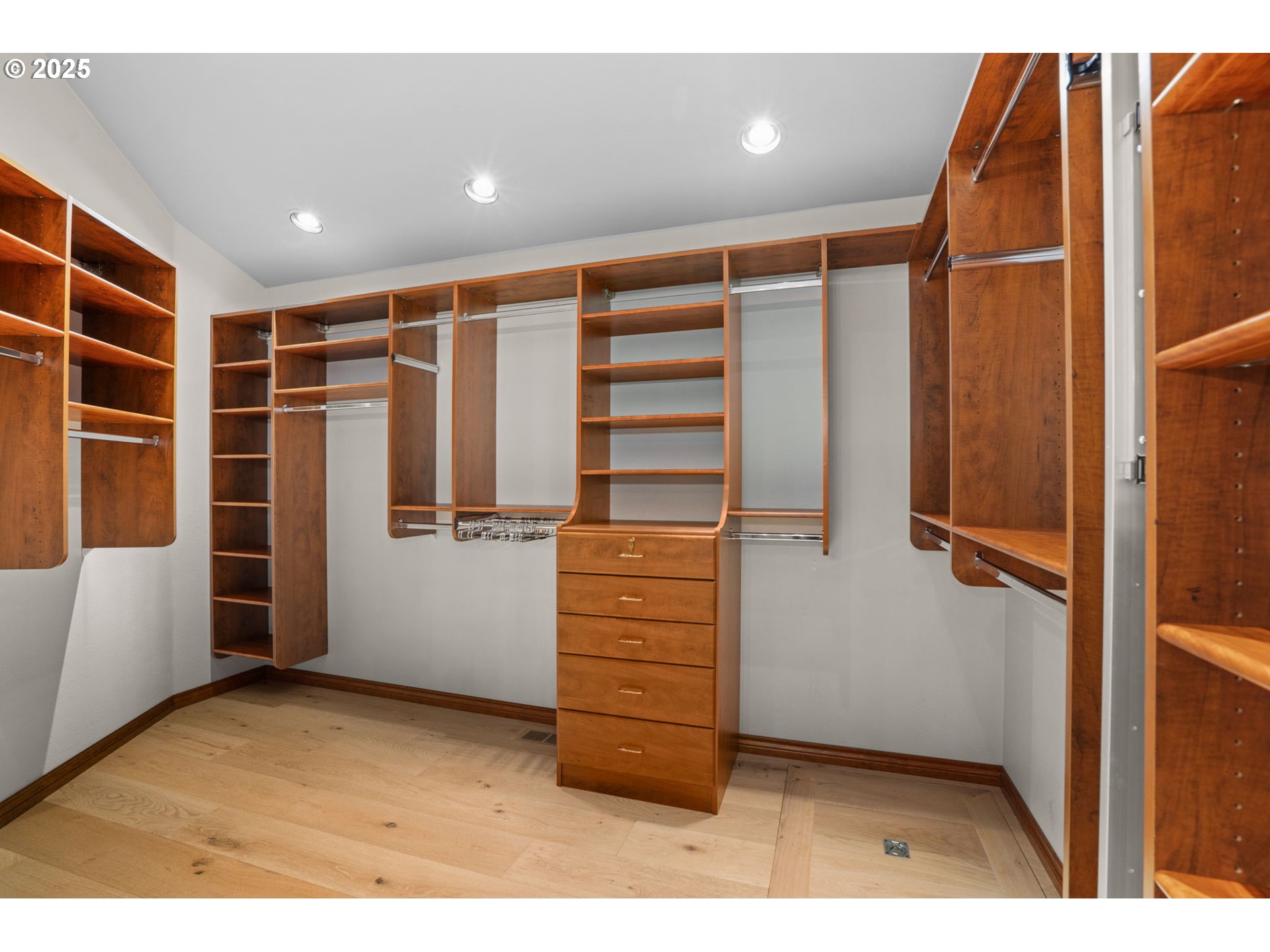 property viewer photo 31
