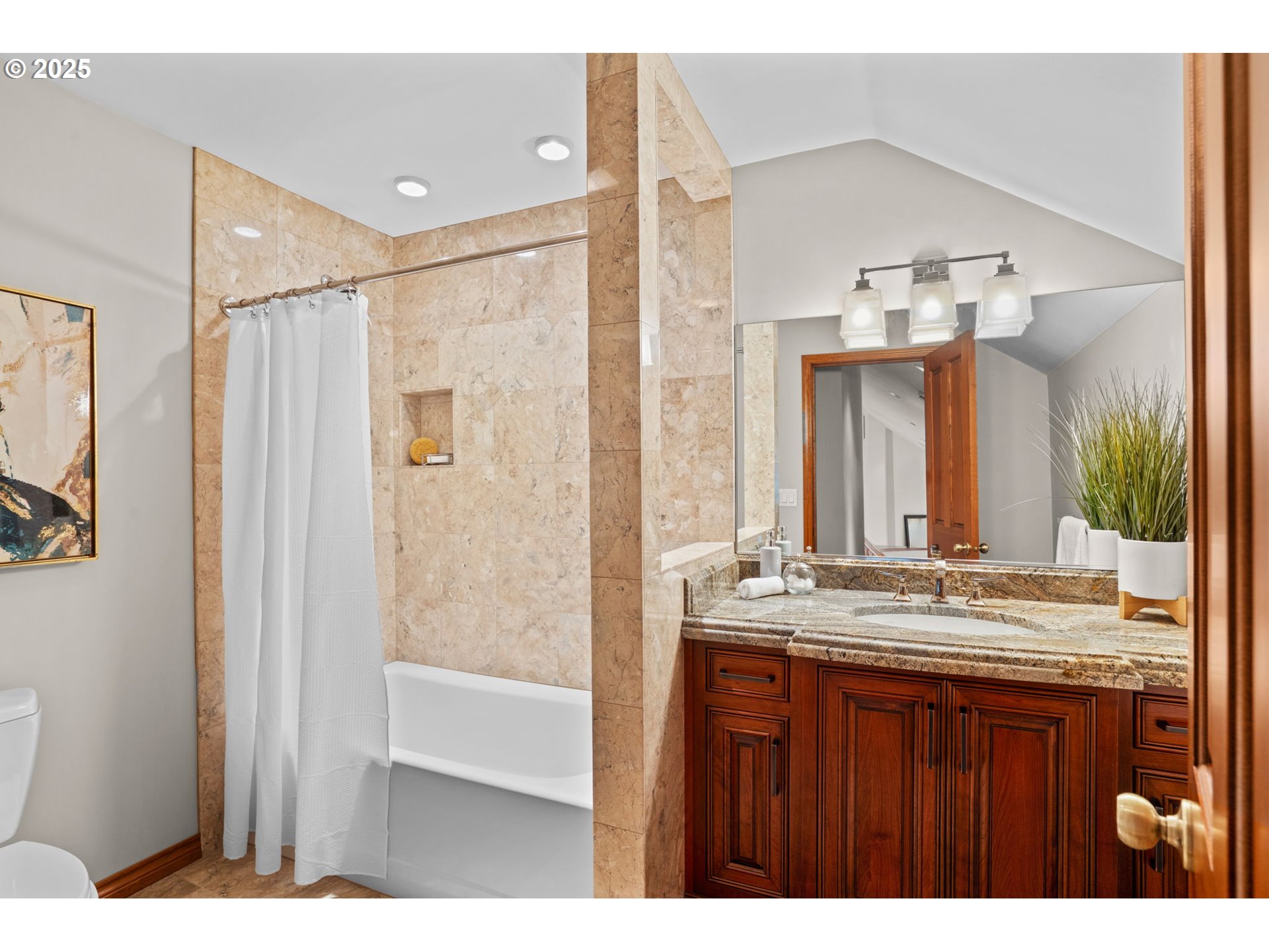 property viewer photo 38