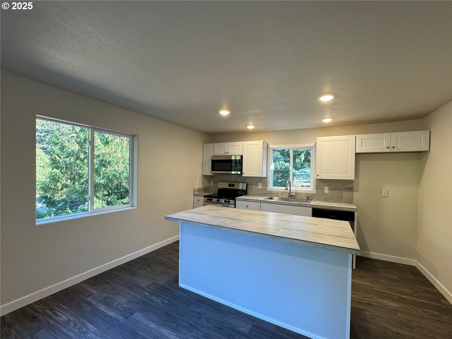 property viewer photo 4