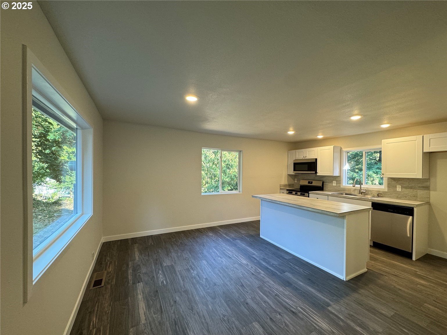 property viewer photo 5