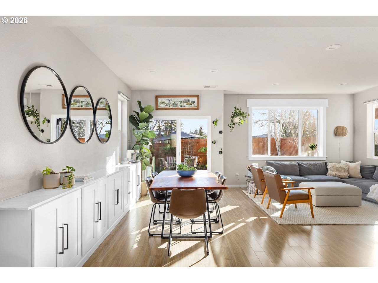 property viewer photo 2