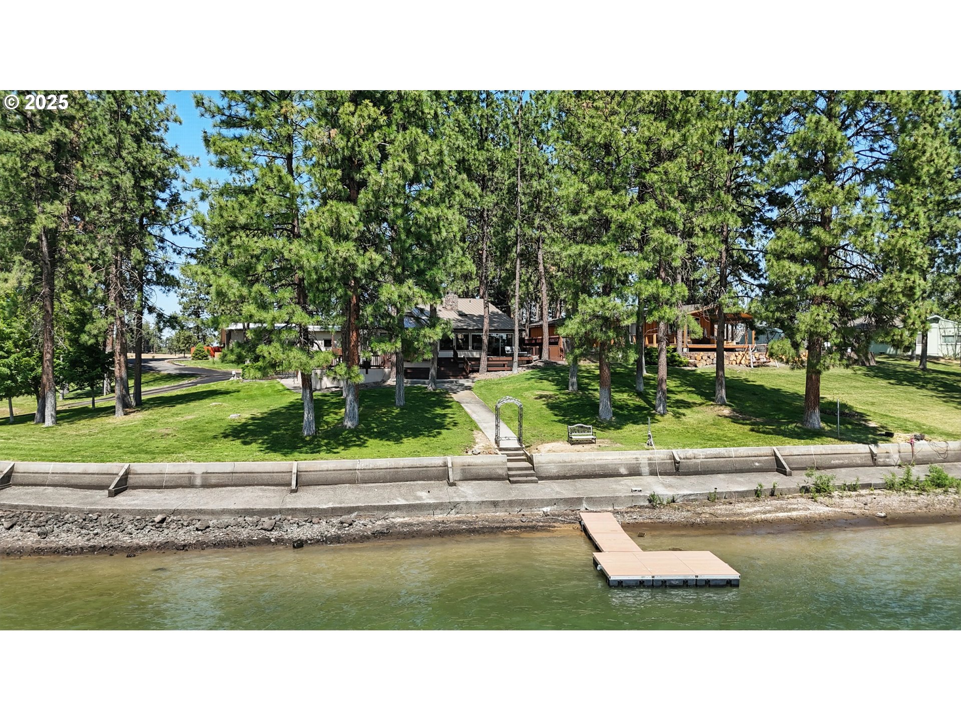 main property photo 25