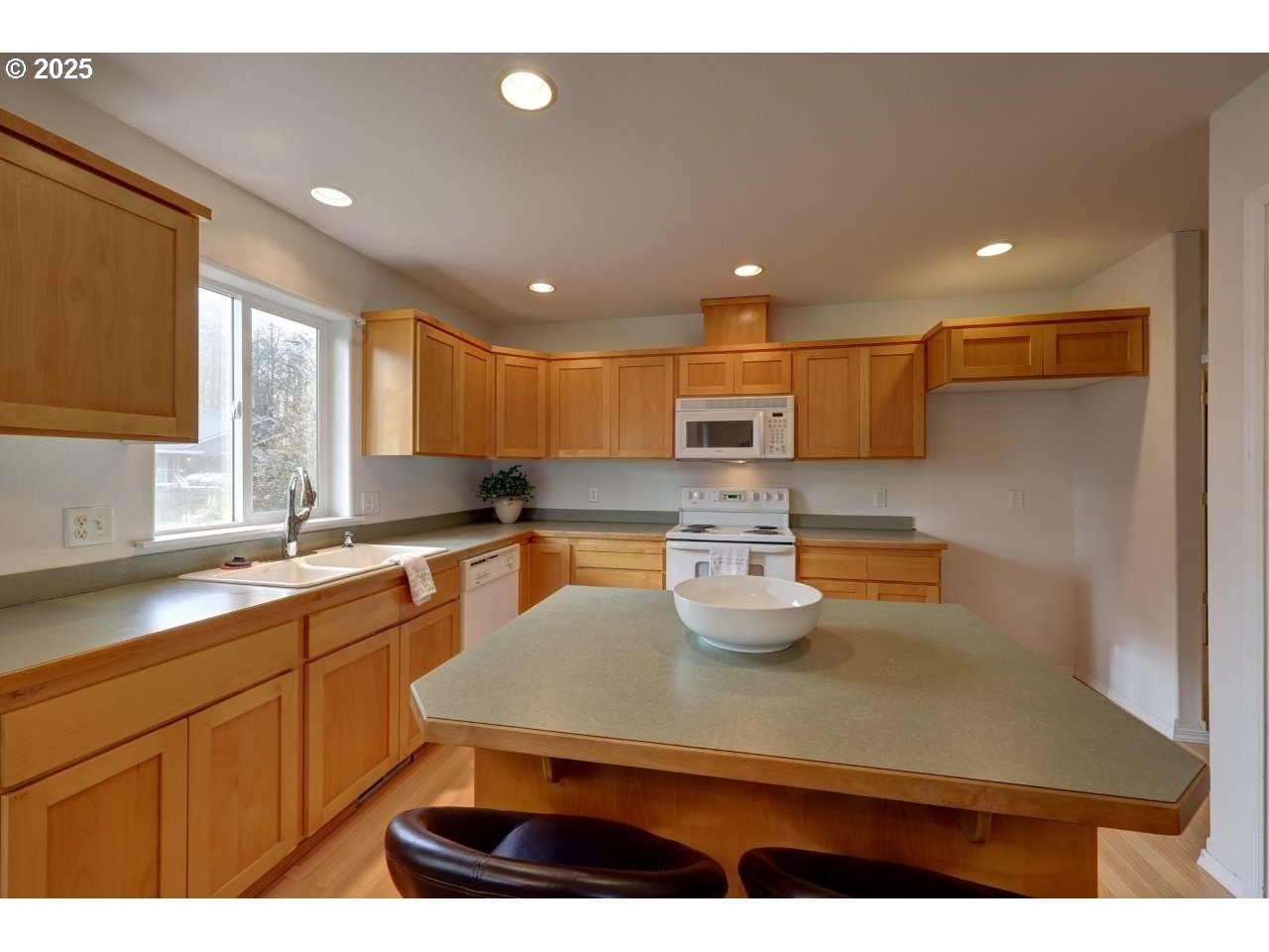 property viewer photo 12
