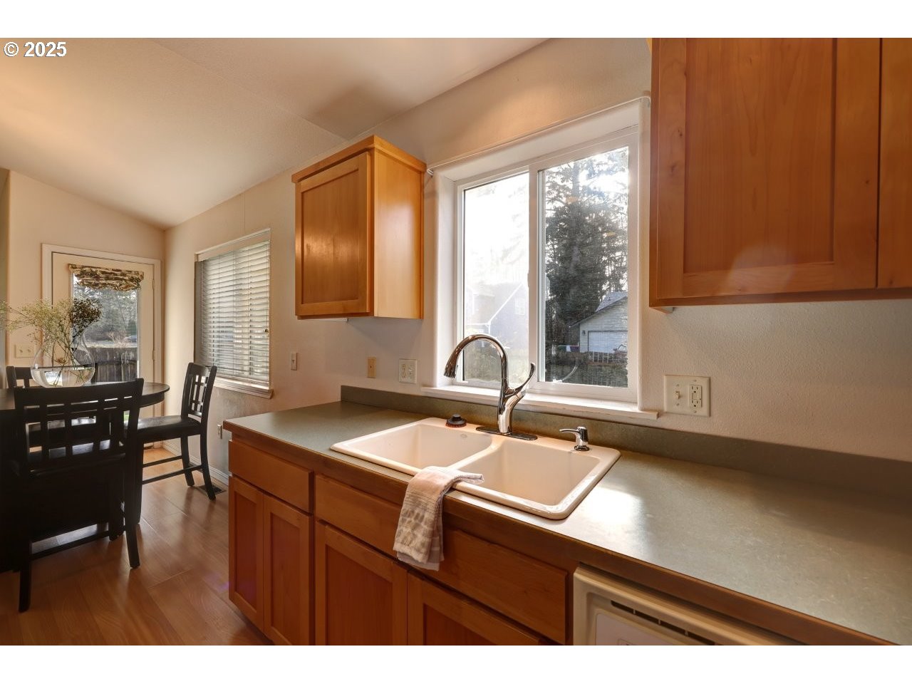 property viewer photo 13