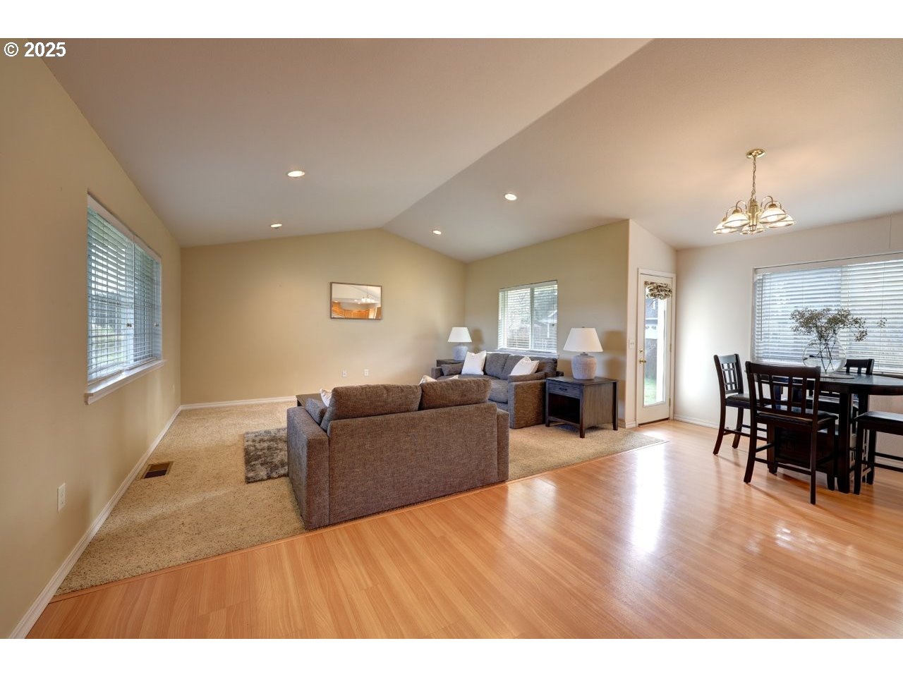 property viewer photo 9